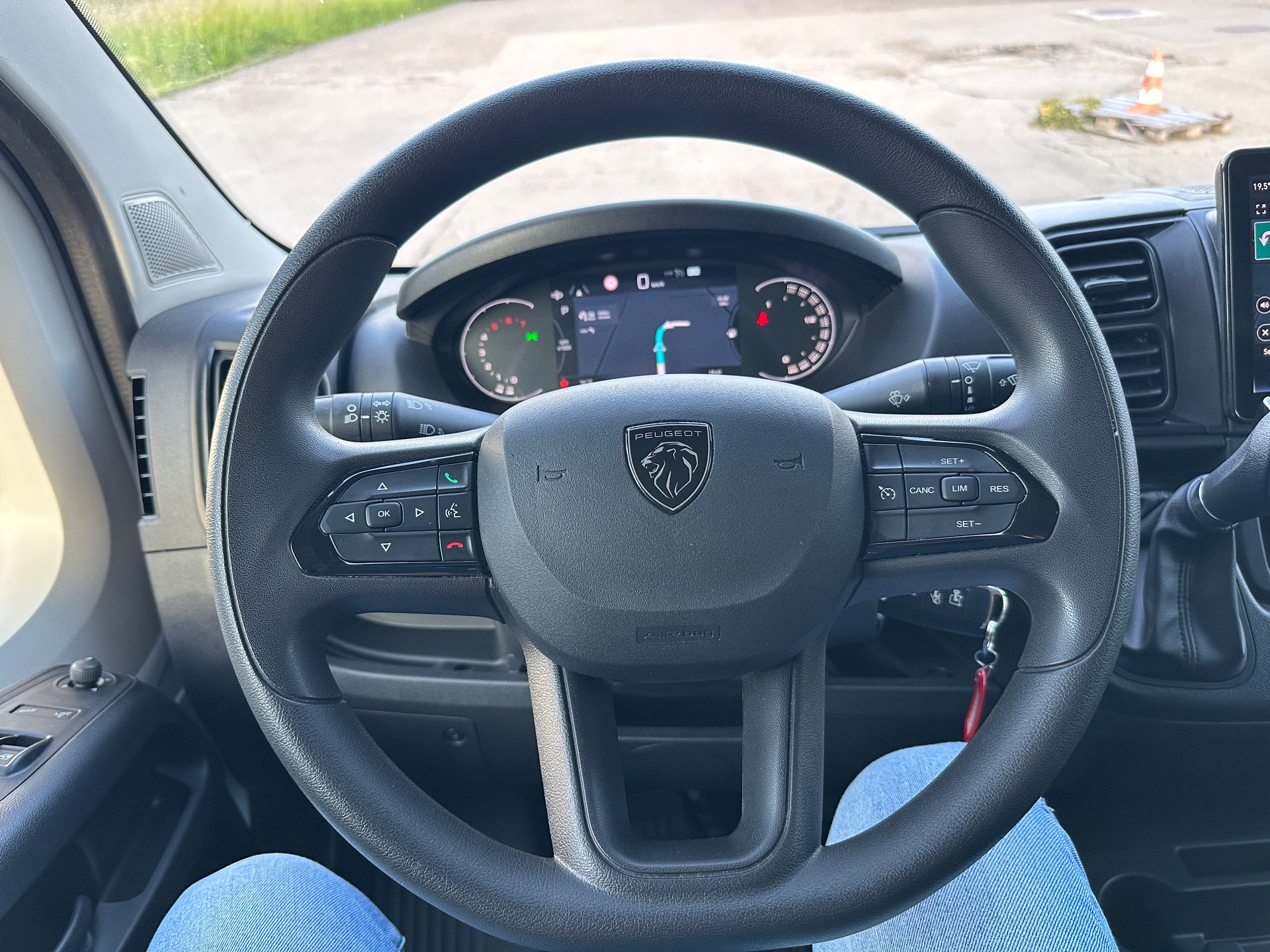 PEUGEOT 2.2 BlueHDi 140 S/S L3H2-image-9