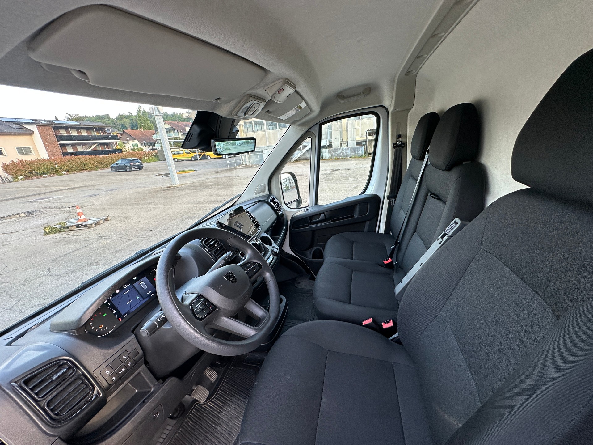 PEUGEOT 2.2 BlueHDi 140 S/S L3H2-image-16