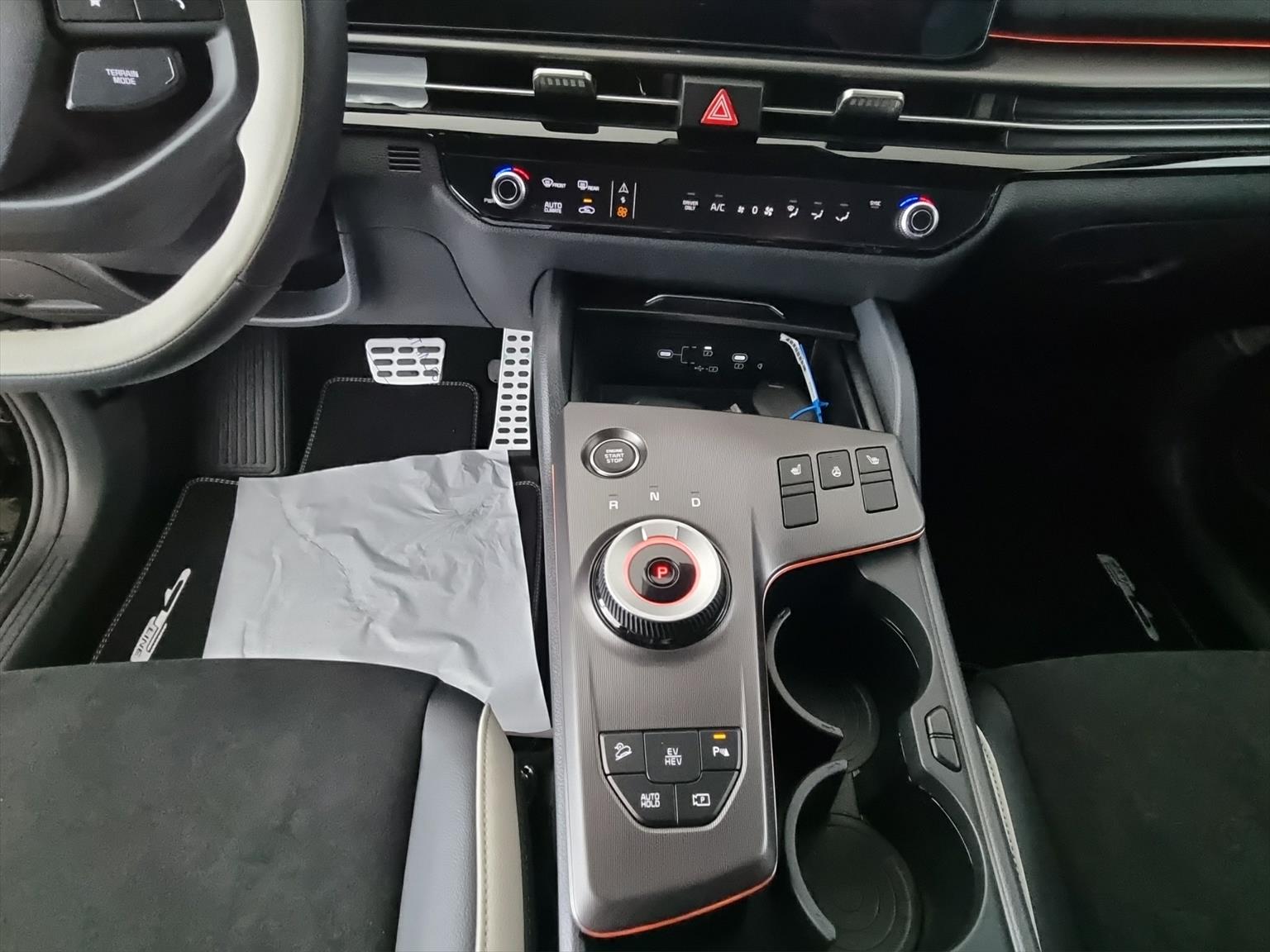 KIA Sportage 1.6 T-GDi PHEV AWD GT-Line-image-9