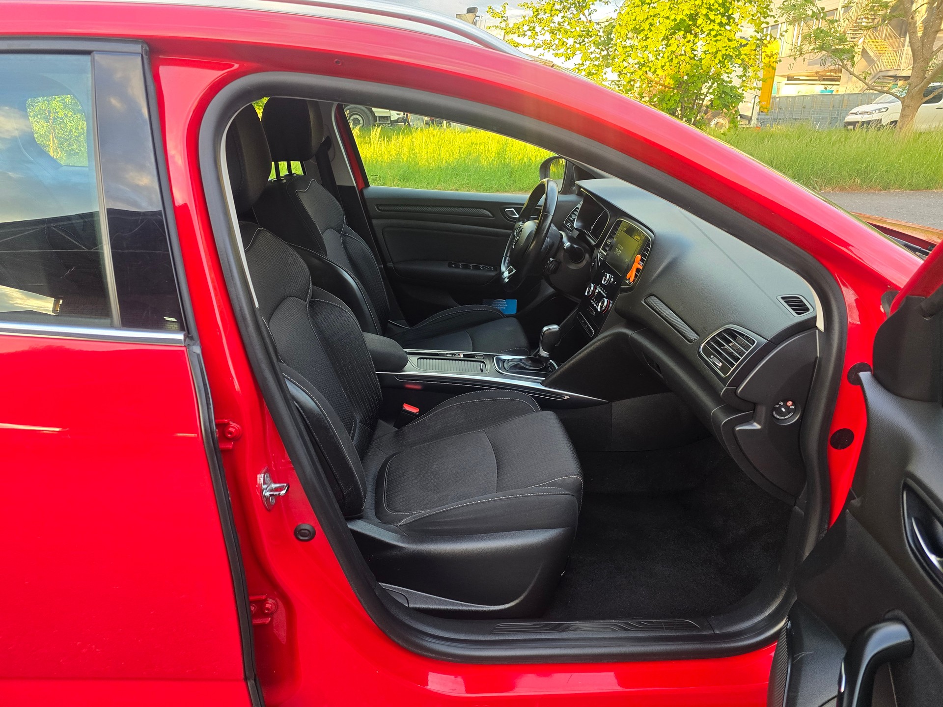 RENAULT Mégane Grandtour 1.5 dCi 90th Anniversary EDC-image-9
