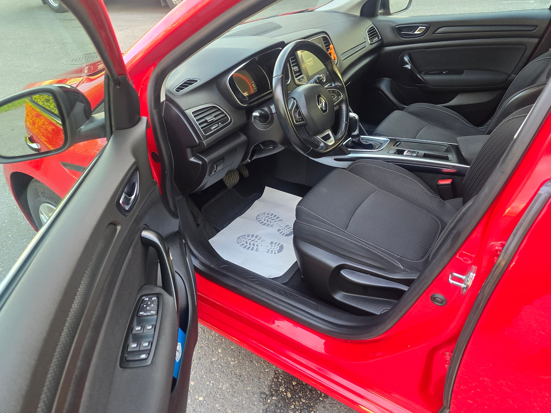 RENAULT Mégane Grandtour 1.5 dCi 90th Anniversary EDC-image-12