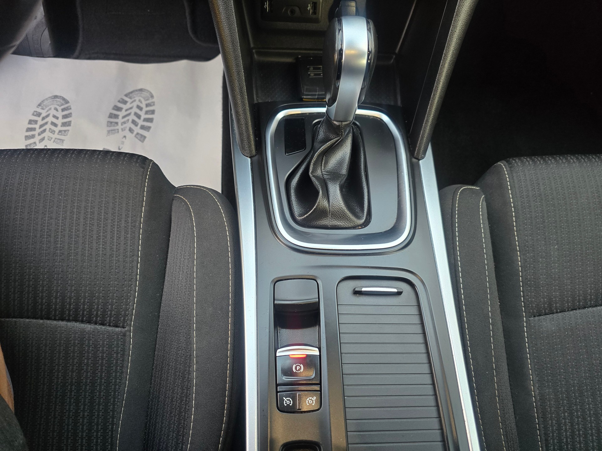 RENAULT Mégane Grandtour 1.5 dCi 90th Anniversary EDC-image-19