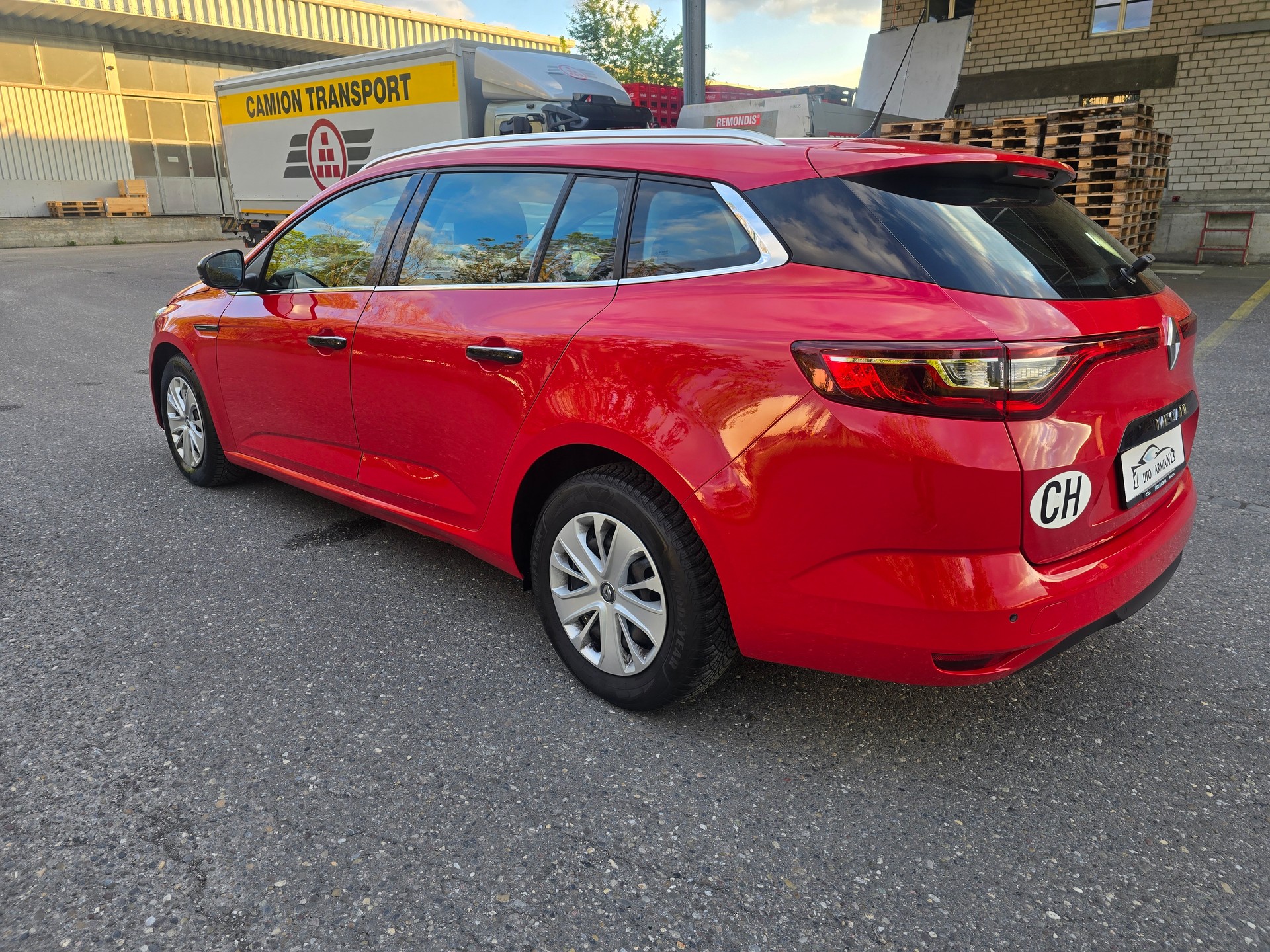 RENAULT Mégane Grandtour 1.5 dCi 90th Anniversary EDC-image-4