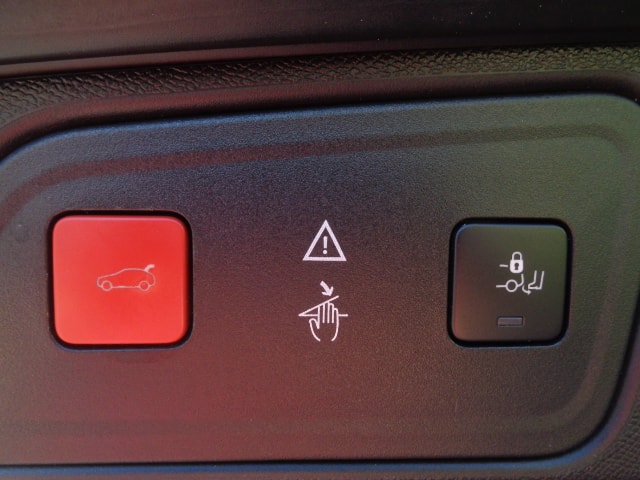 PEUGEOT 3008 2.0 BlueHDi GT EAT-image-11