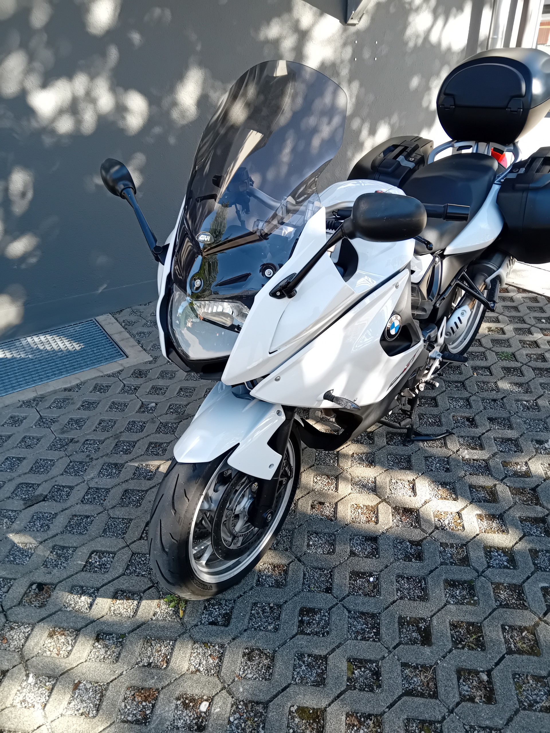 BMW F 800 GT-image-2