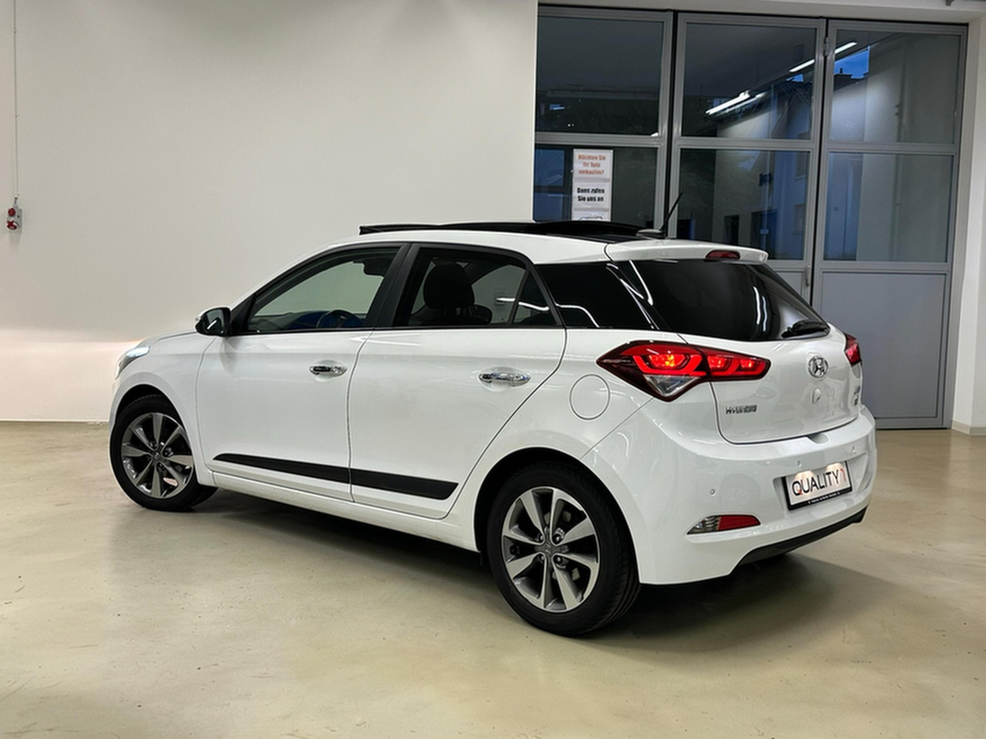HYUNDAI i20 1.4 Vertex-image-12