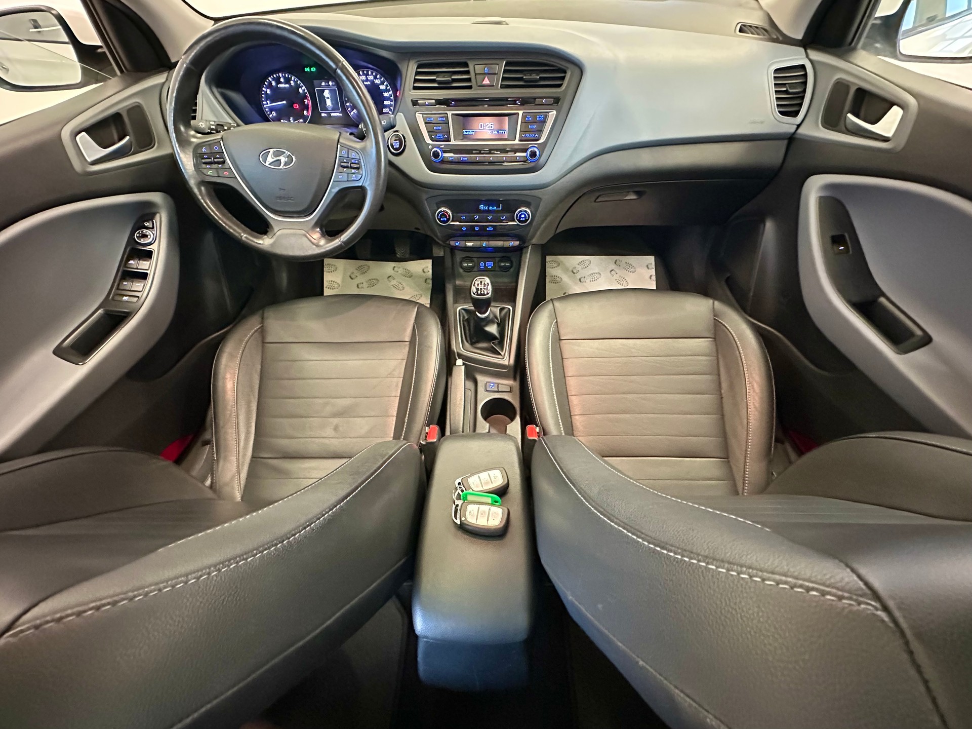 HYUNDAI i20 1.4 Vertex-image-23