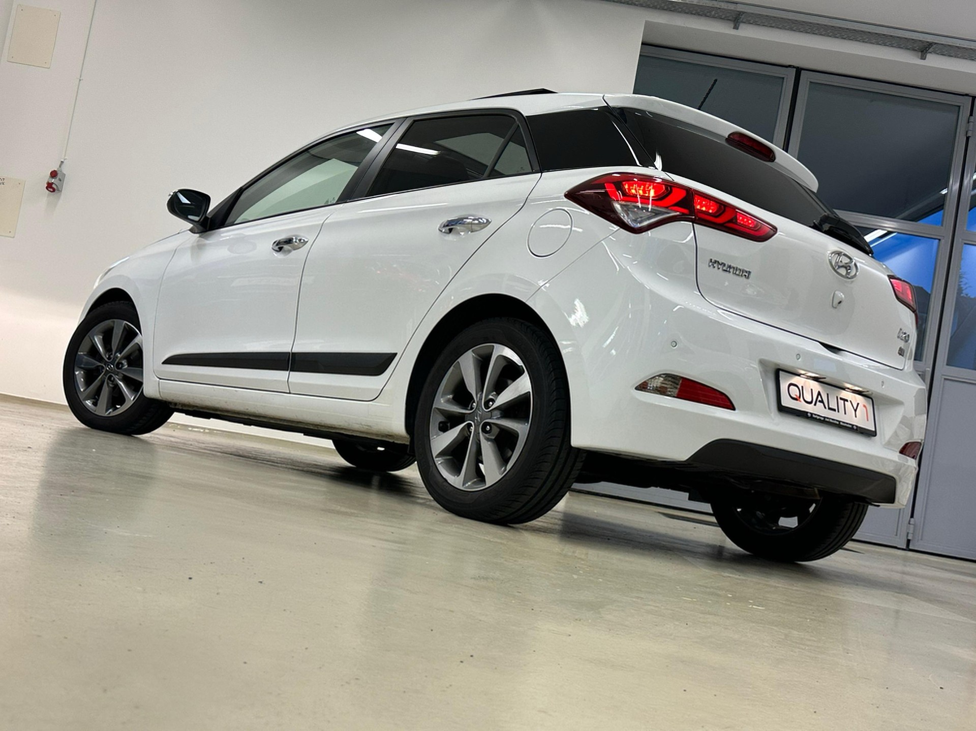 HYUNDAI i20 1.4 Vertex-image-8