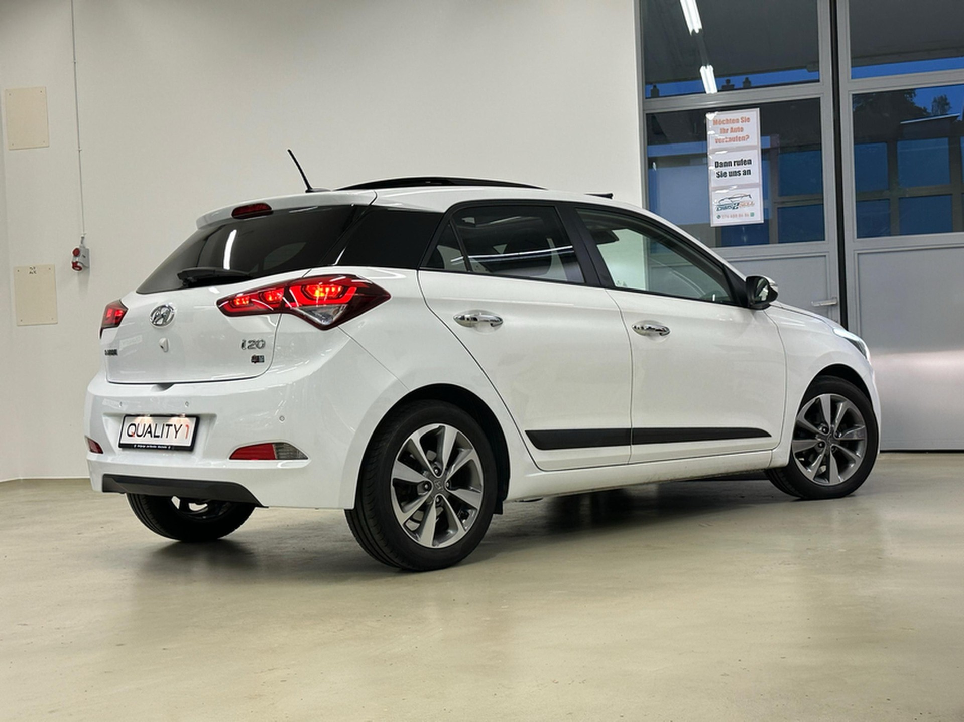 HYUNDAI i20 1.4 Vertex-image-11