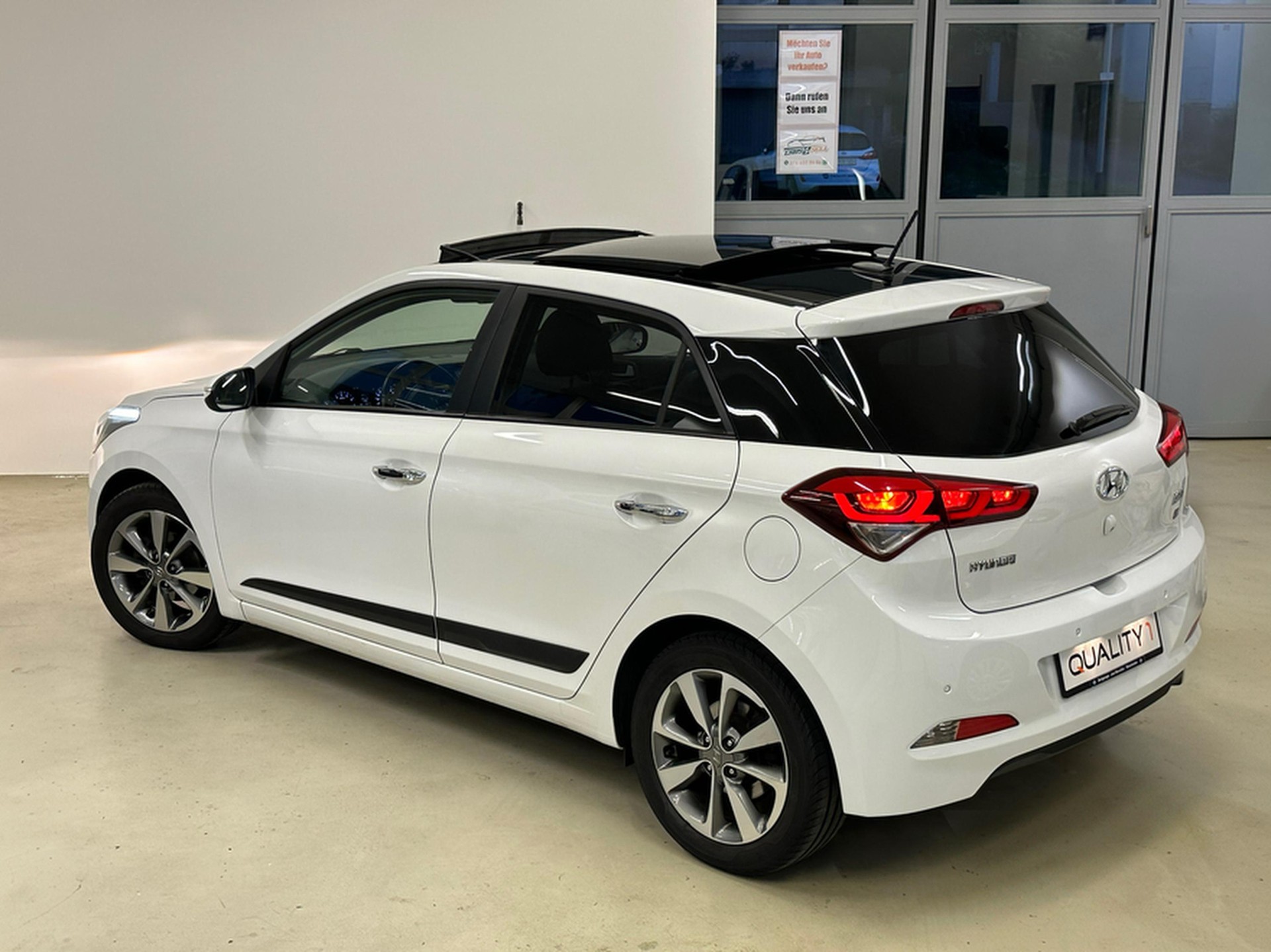HYUNDAI i20 1.4 Vertex-image-16