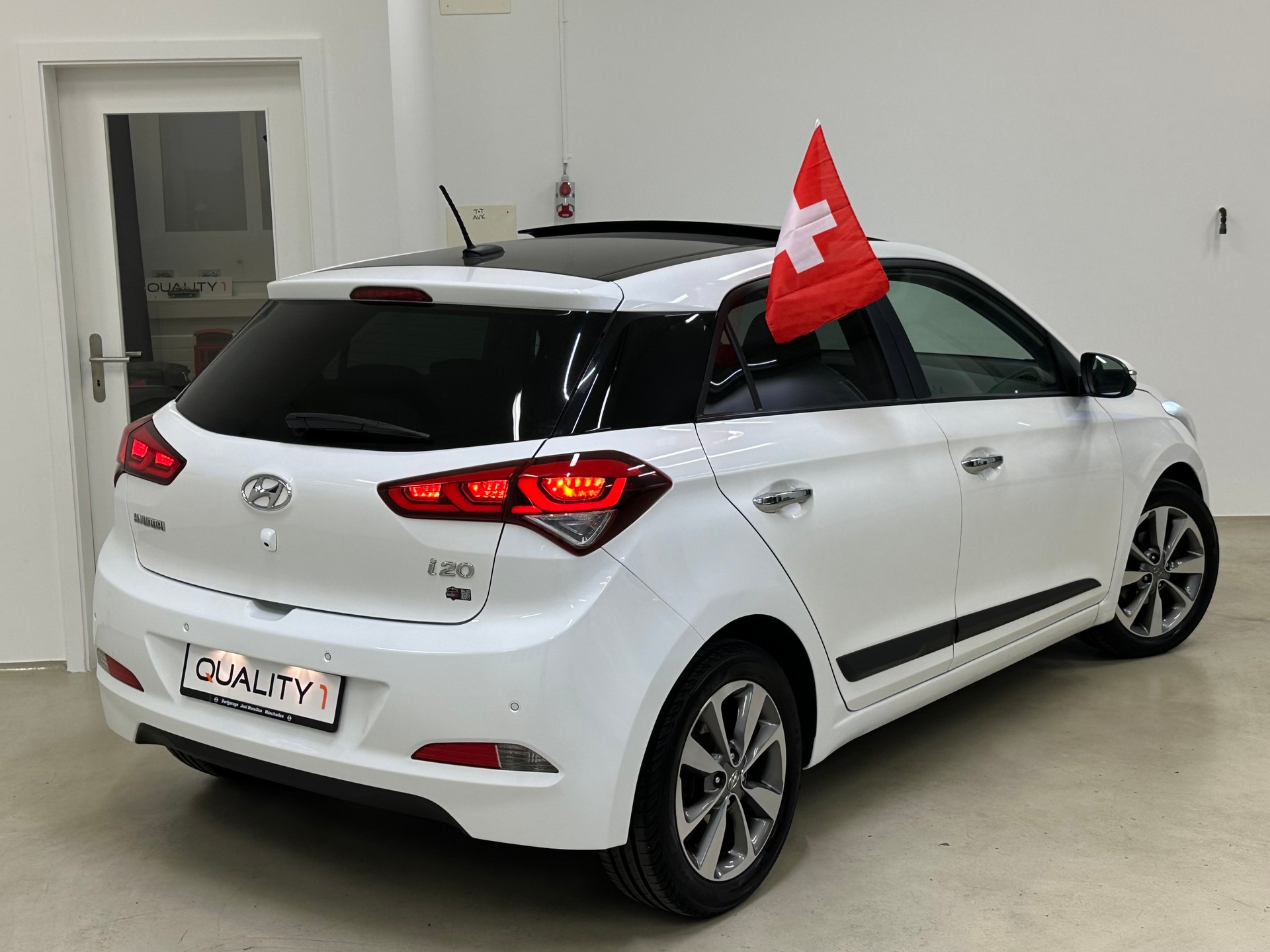 HYUNDAI i20 1.4 Vertex-image-19