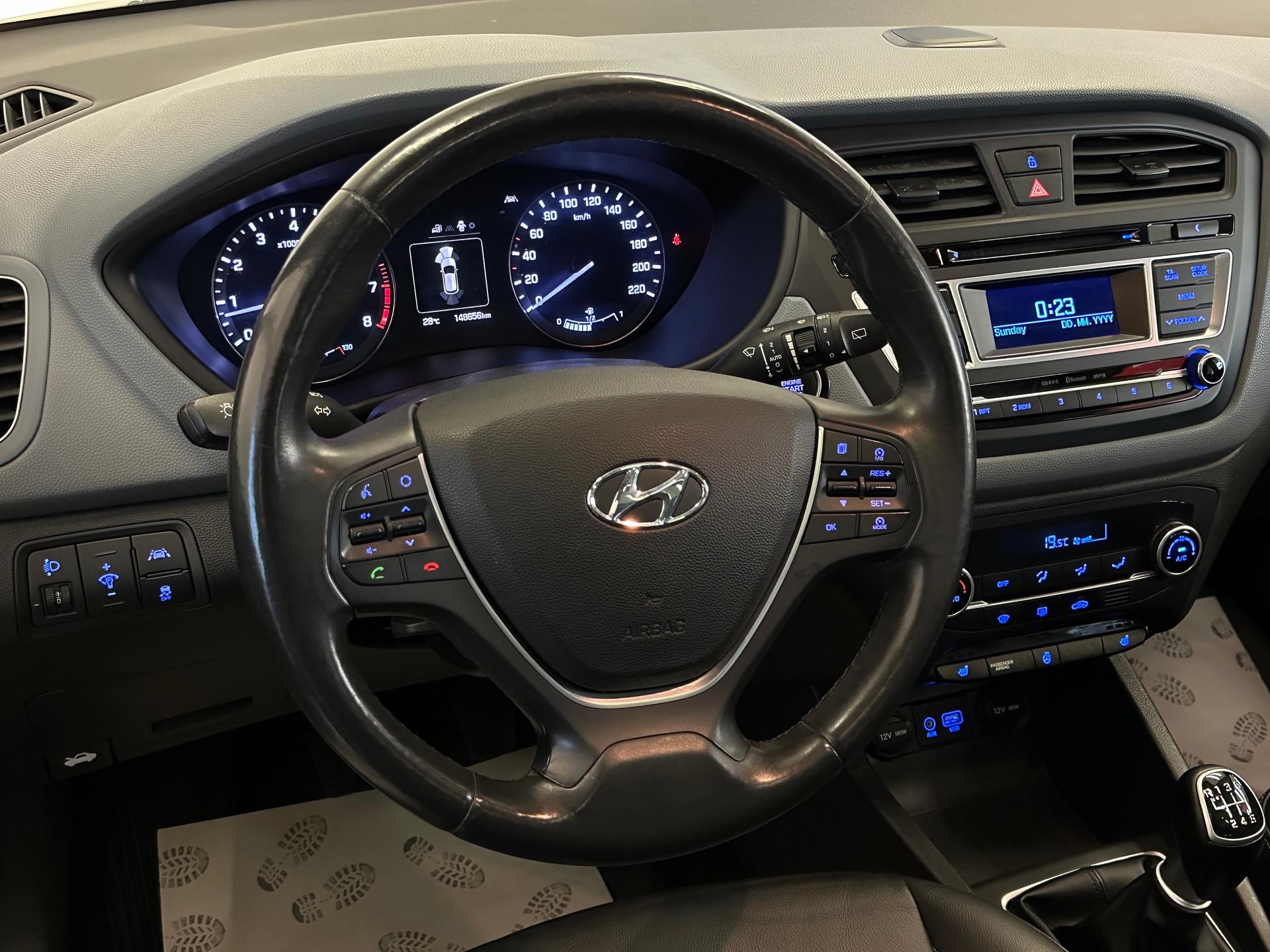 HYUNDAI i20 1.4 Vertex-image-30