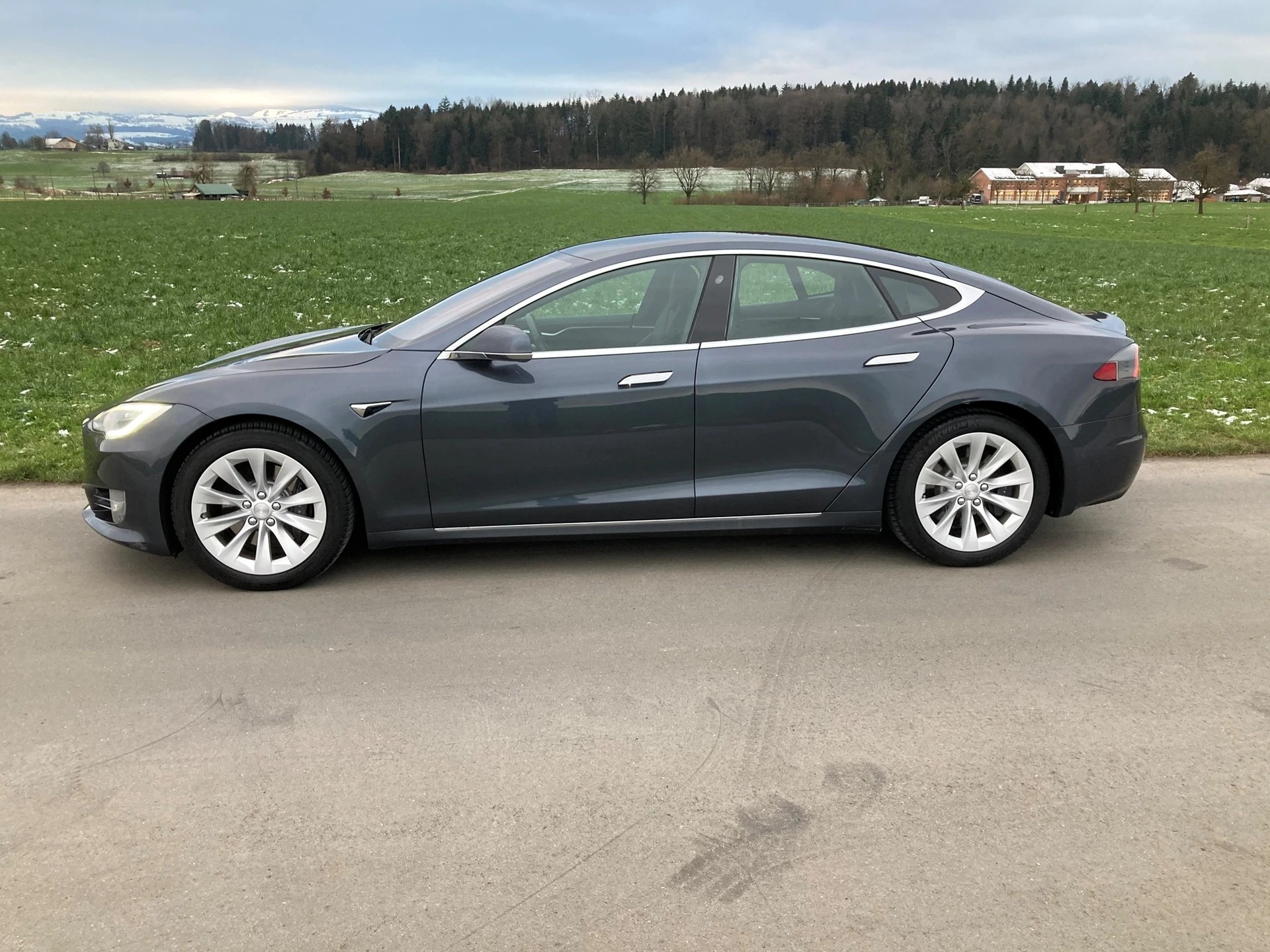 TESLA Model S 75 D 4x4-image-4