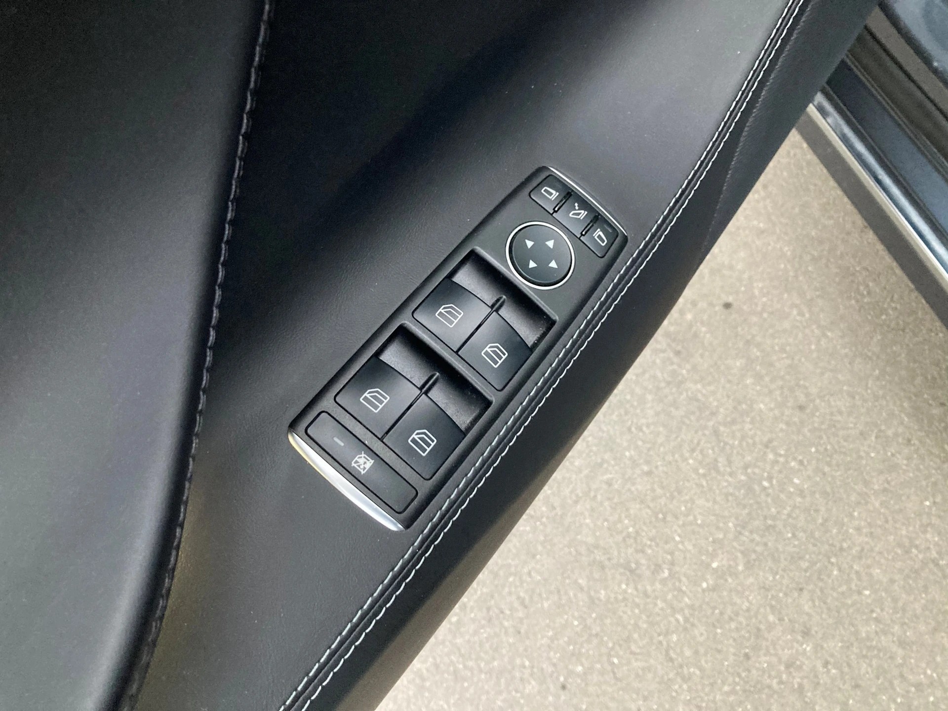 TESLA Model S 75 D 4x4-image-12
