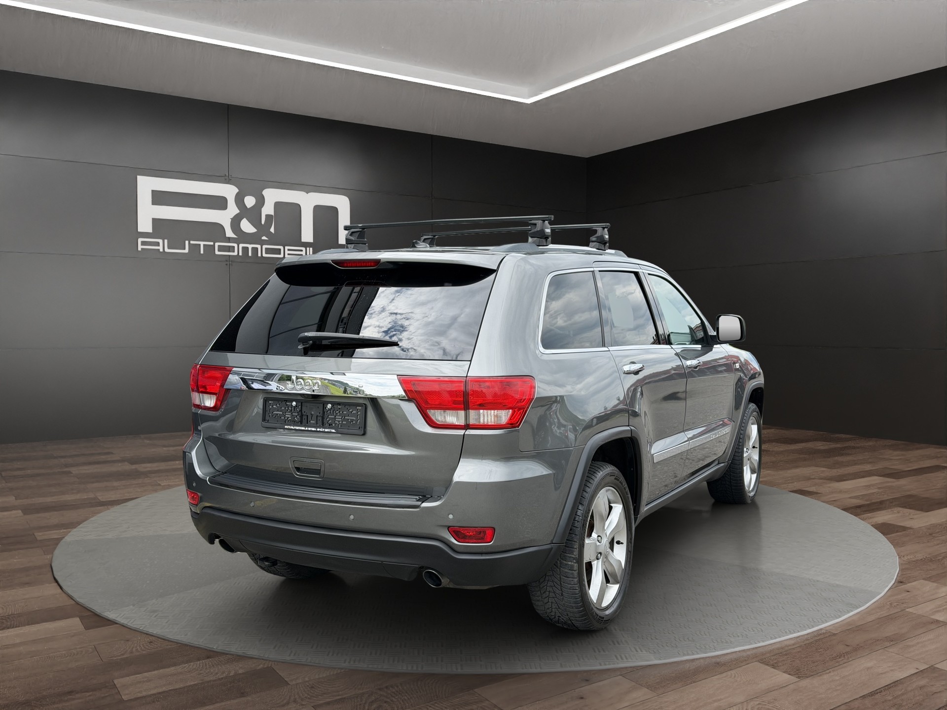 JEEP Grand Cherokee 3.0 CRD Overland Automatic-image-4