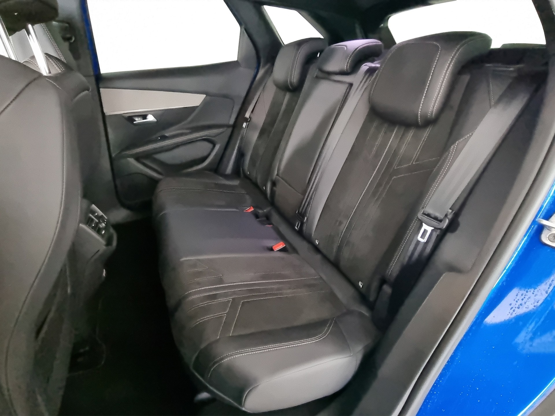 PEUGEOT 3008 1.2 STT GT-Line-image-6