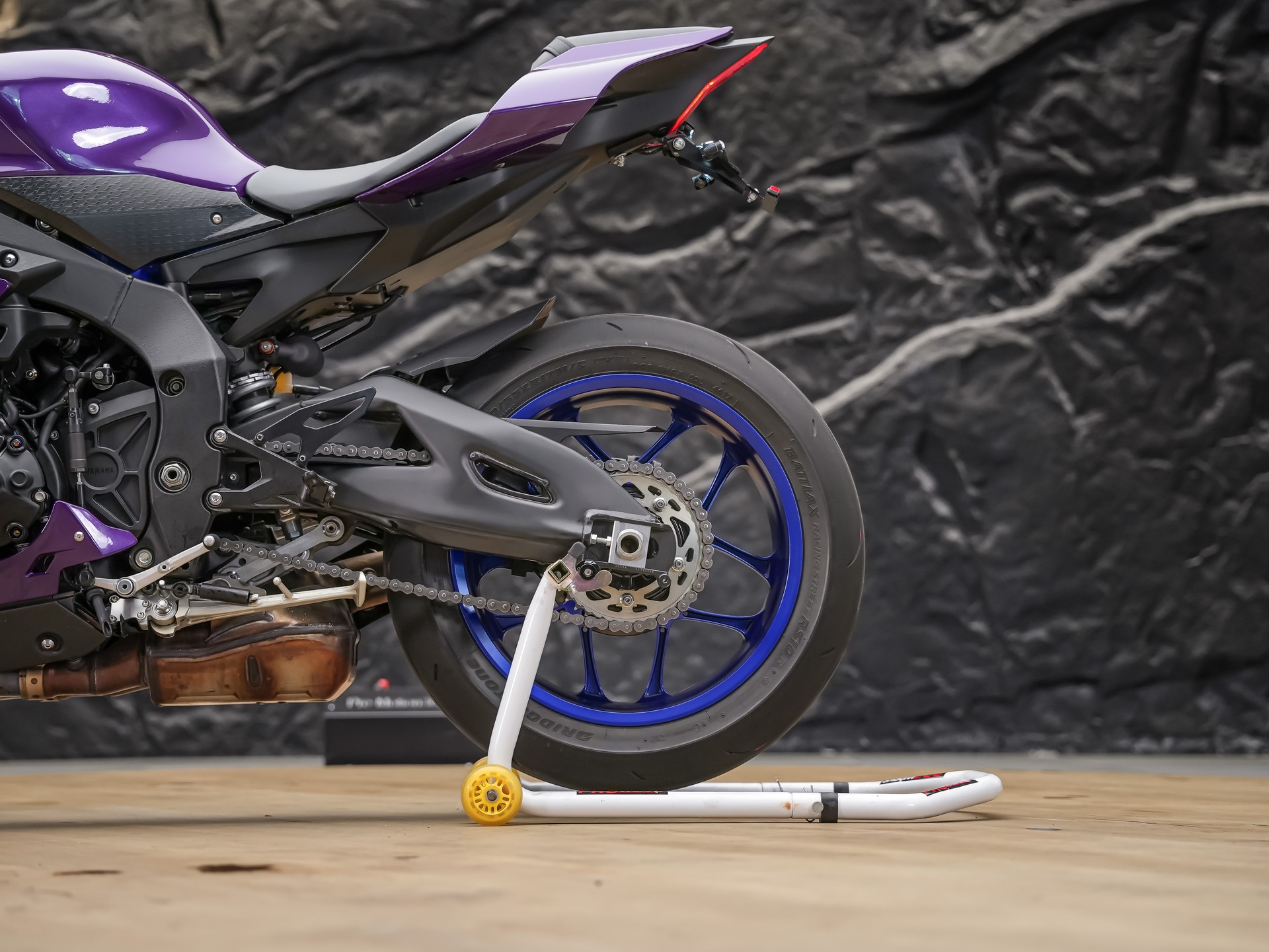 YAMAHA YZF-R1 ABS *Spezial Lackierung*SC Project*Kurzheck*-image-9
