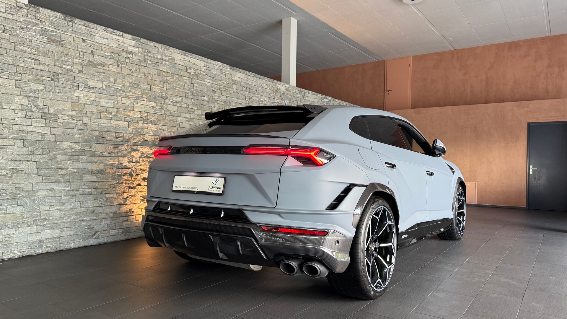 LAMBORGHINI Urus Performante-showroom-element-2