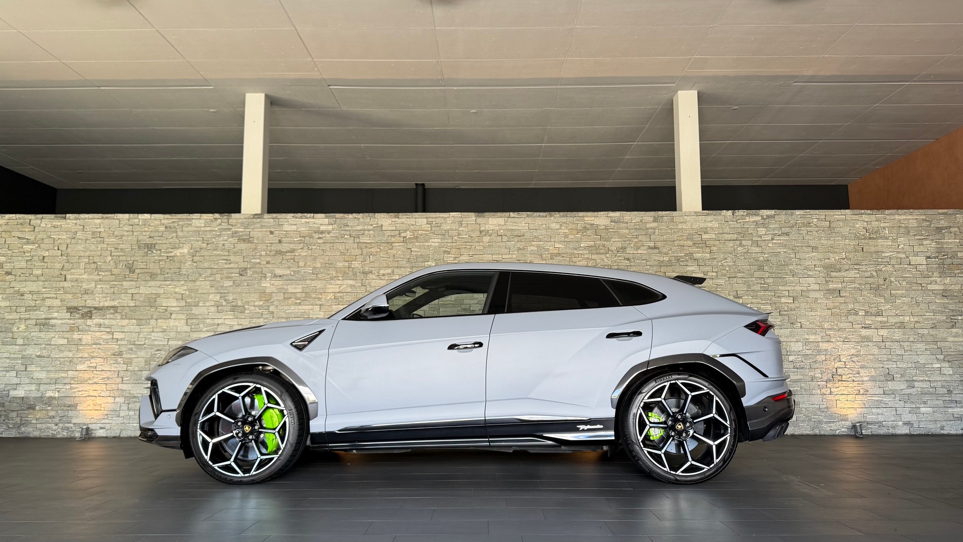 LAMBORGHINI Urus Performante