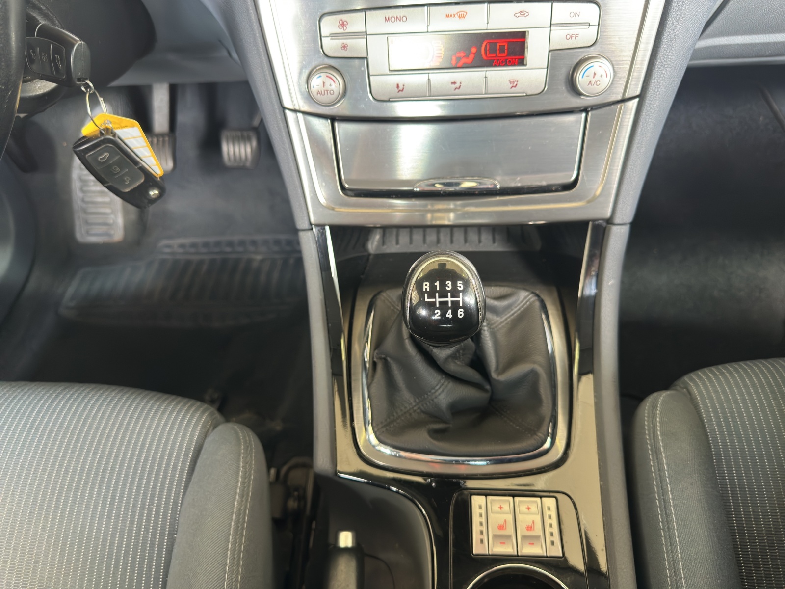 FORD Mondeo 2.0 TDCi 16V Ghia-image-13