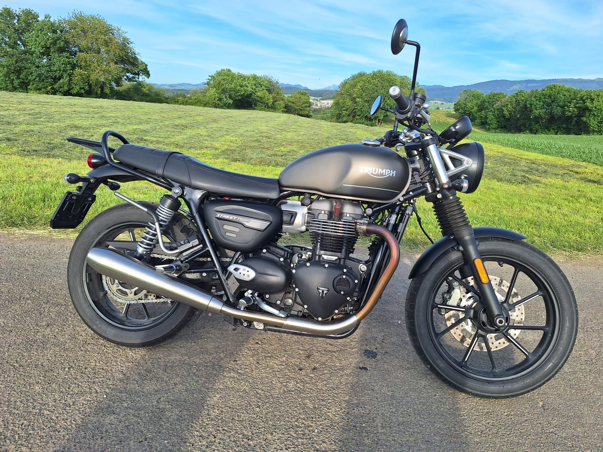 TRIUMPH Street Twin 900 Gold Line-image-0