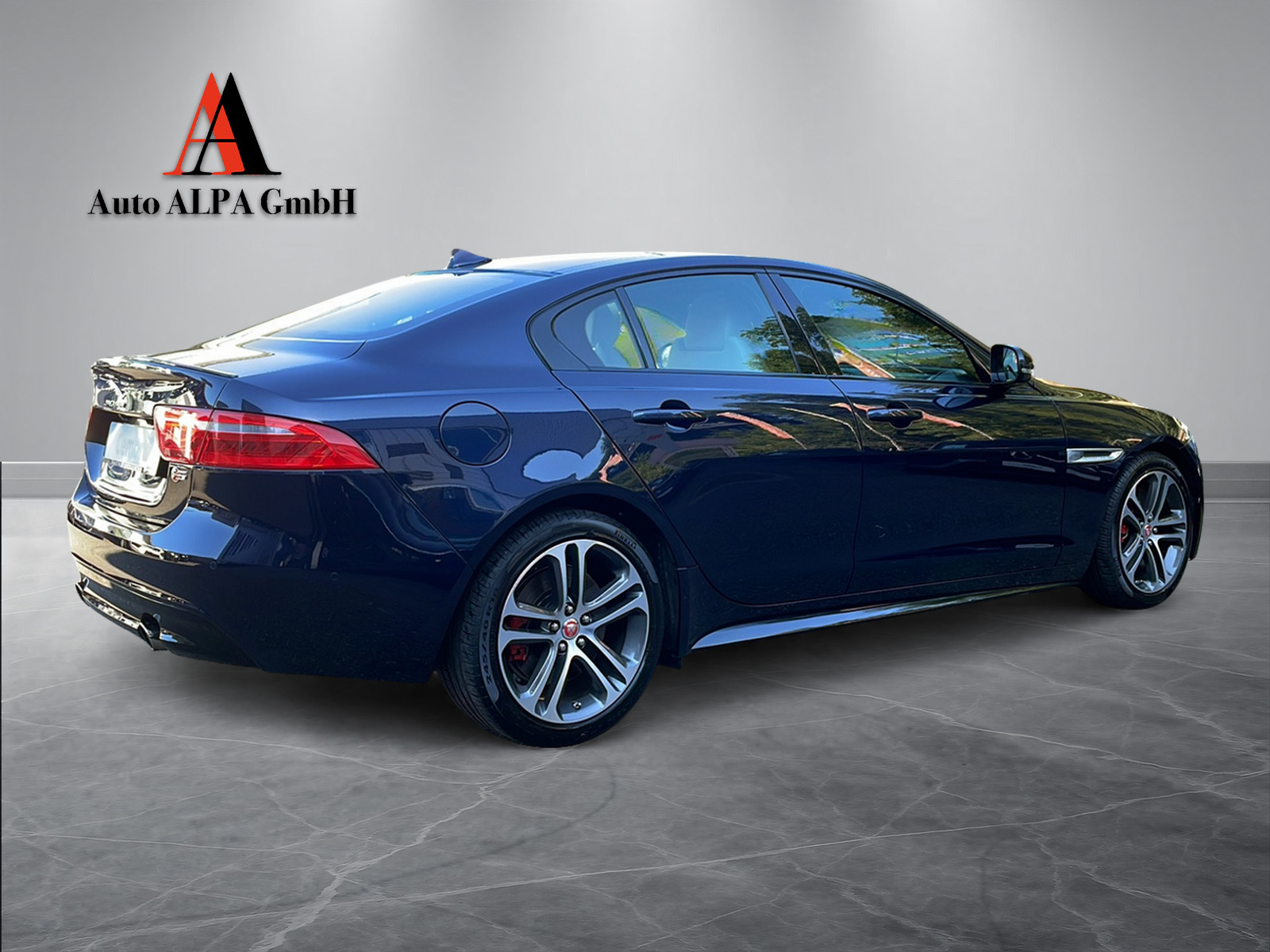 JAGUAR XE S 3.0 Automatic-showroom-element-3
