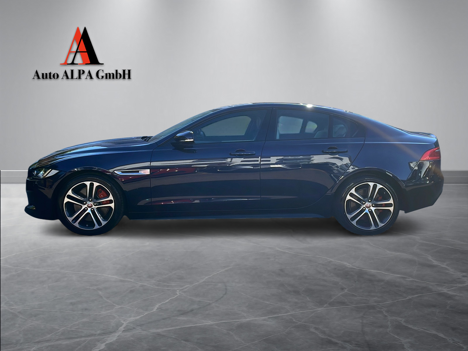 JAGUAR XE S 3.0 Automatic-showroom-element-1