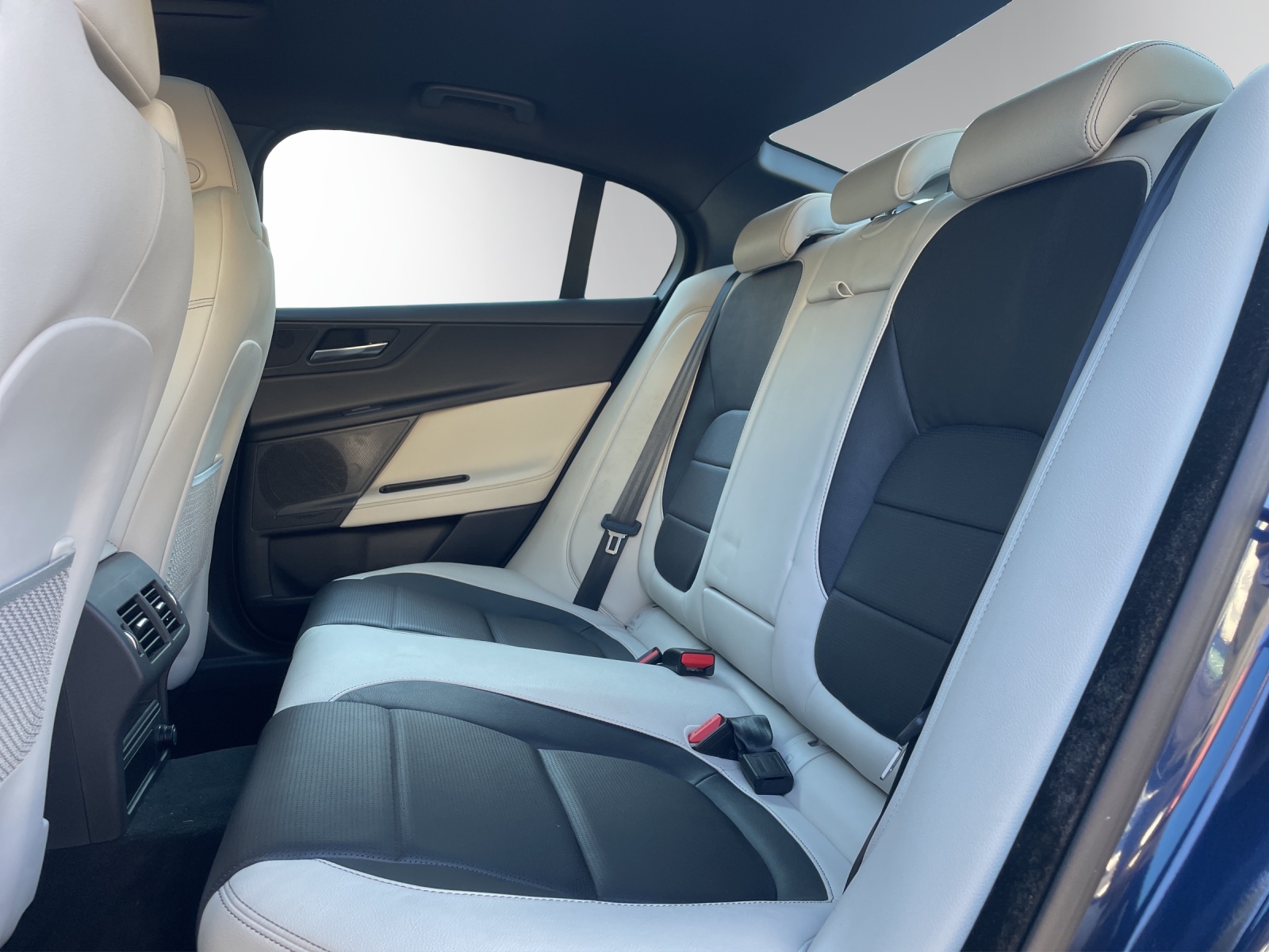 JAGUAR XE S 3.0 Automatic-image-9