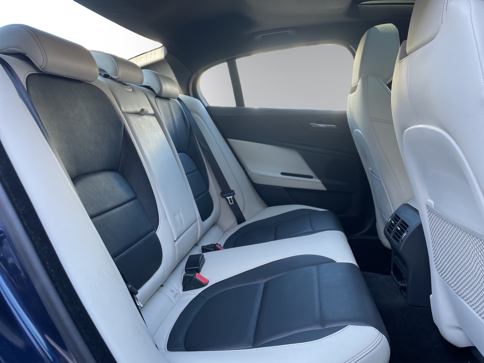JAGUAR XE S 3.0 Automatic-image-10