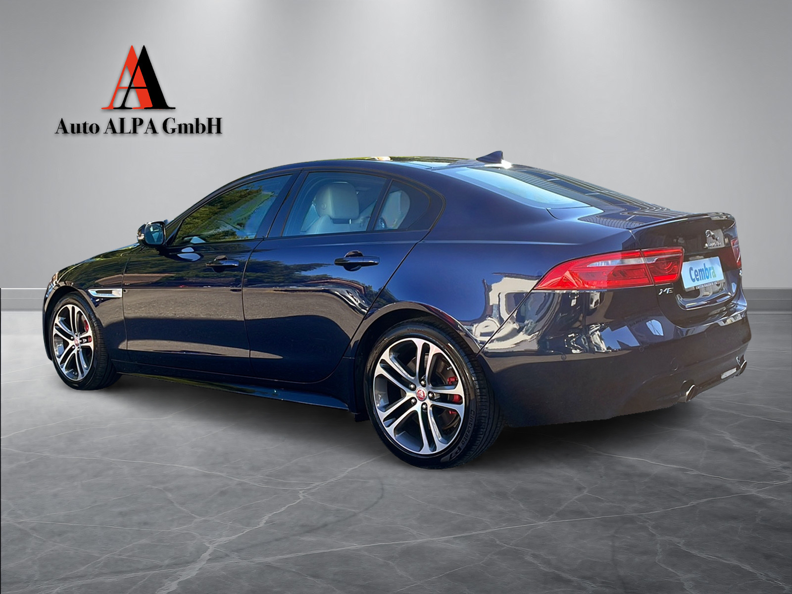 JAGUAR XE S 3.0 Automatic-showroom-element-2