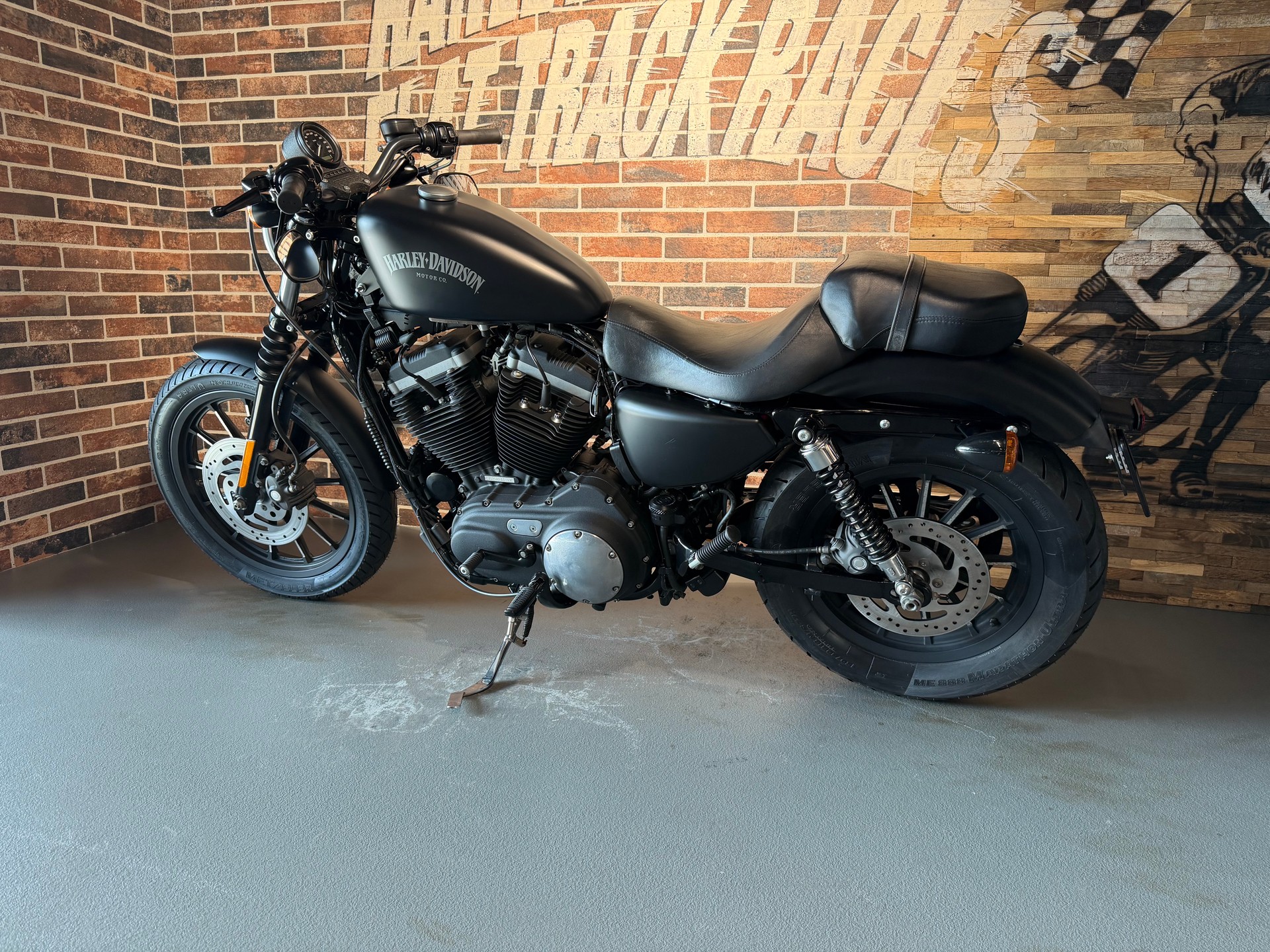 HARLEY-DAVIDSON XL 883 N Sportster Iron-image-3