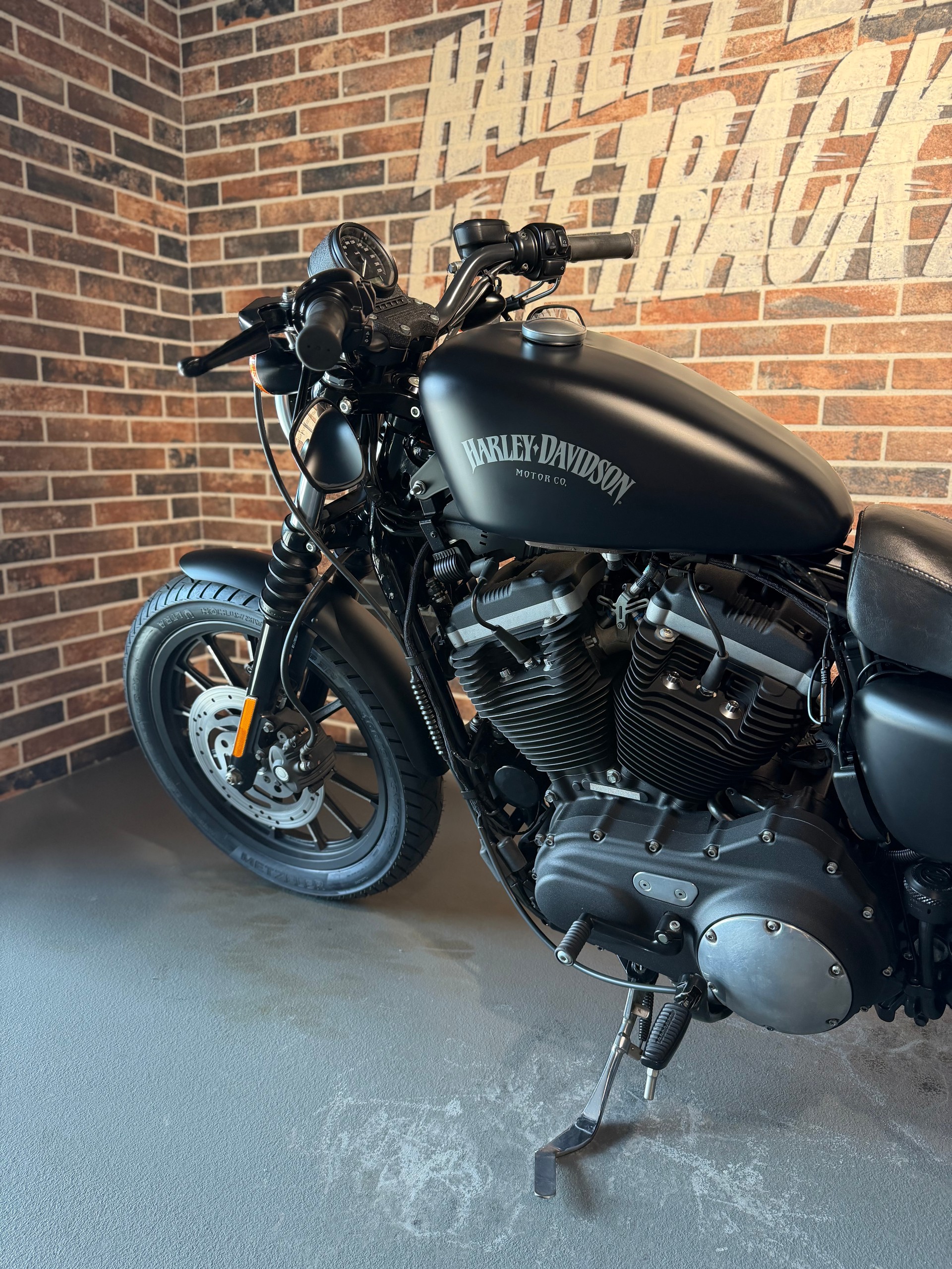 HARLEY-DAVIDSON XL 883 N Sportster Iron-image-2