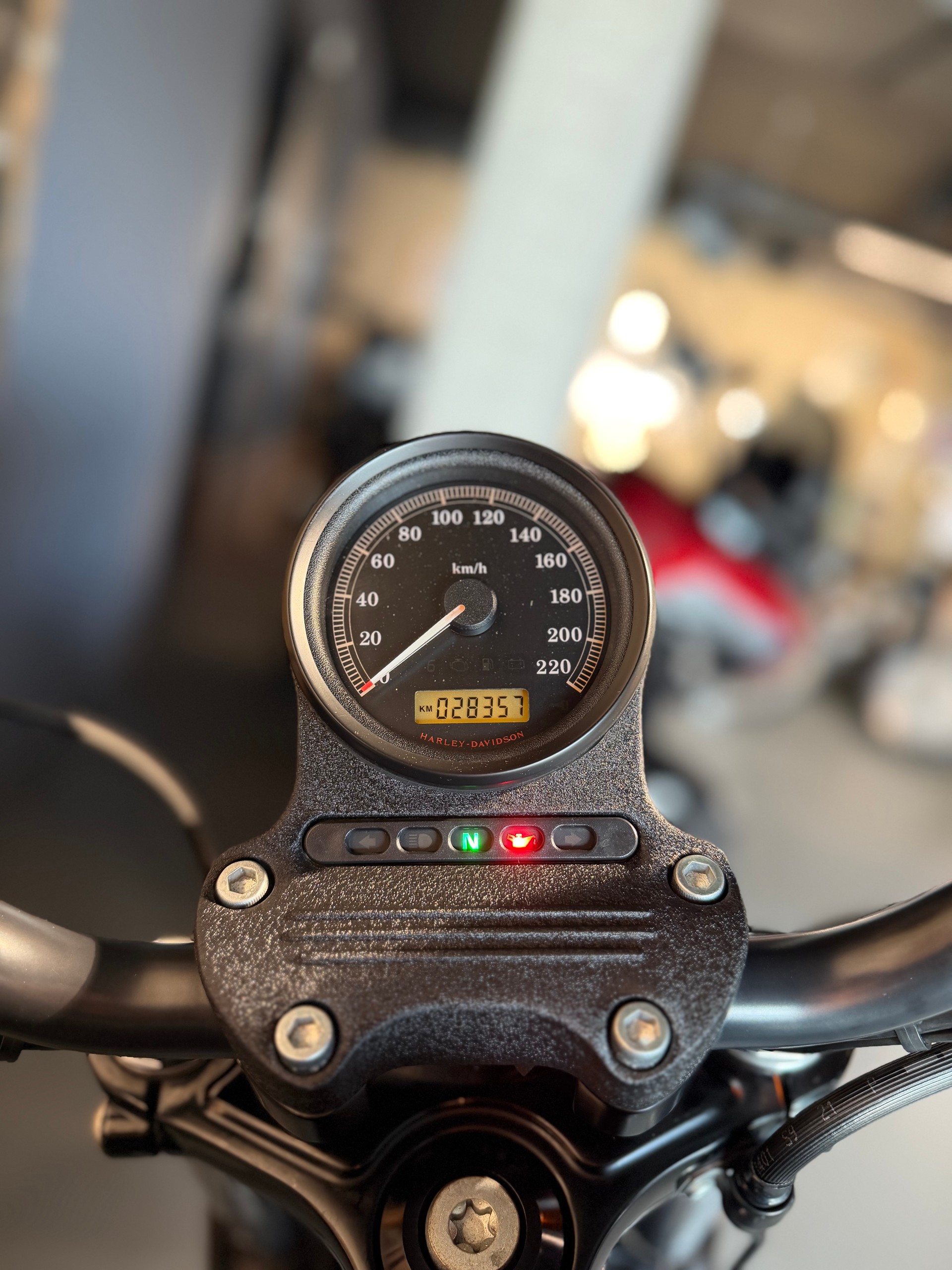 HARLEY-DAVIDSON XL 883 N Sportster Iron-image-10