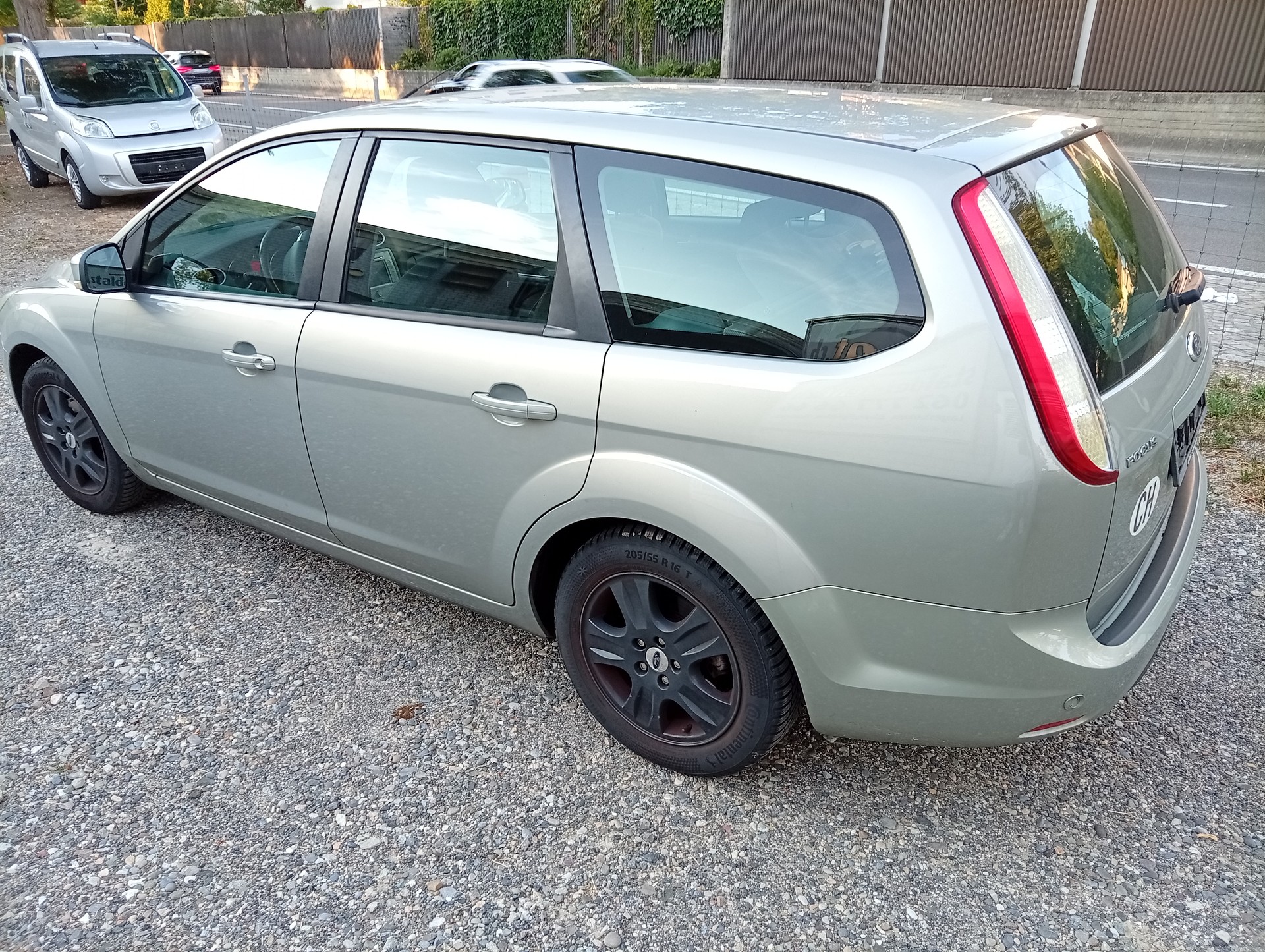 FORD Focus 2.0i Titanium-image-2