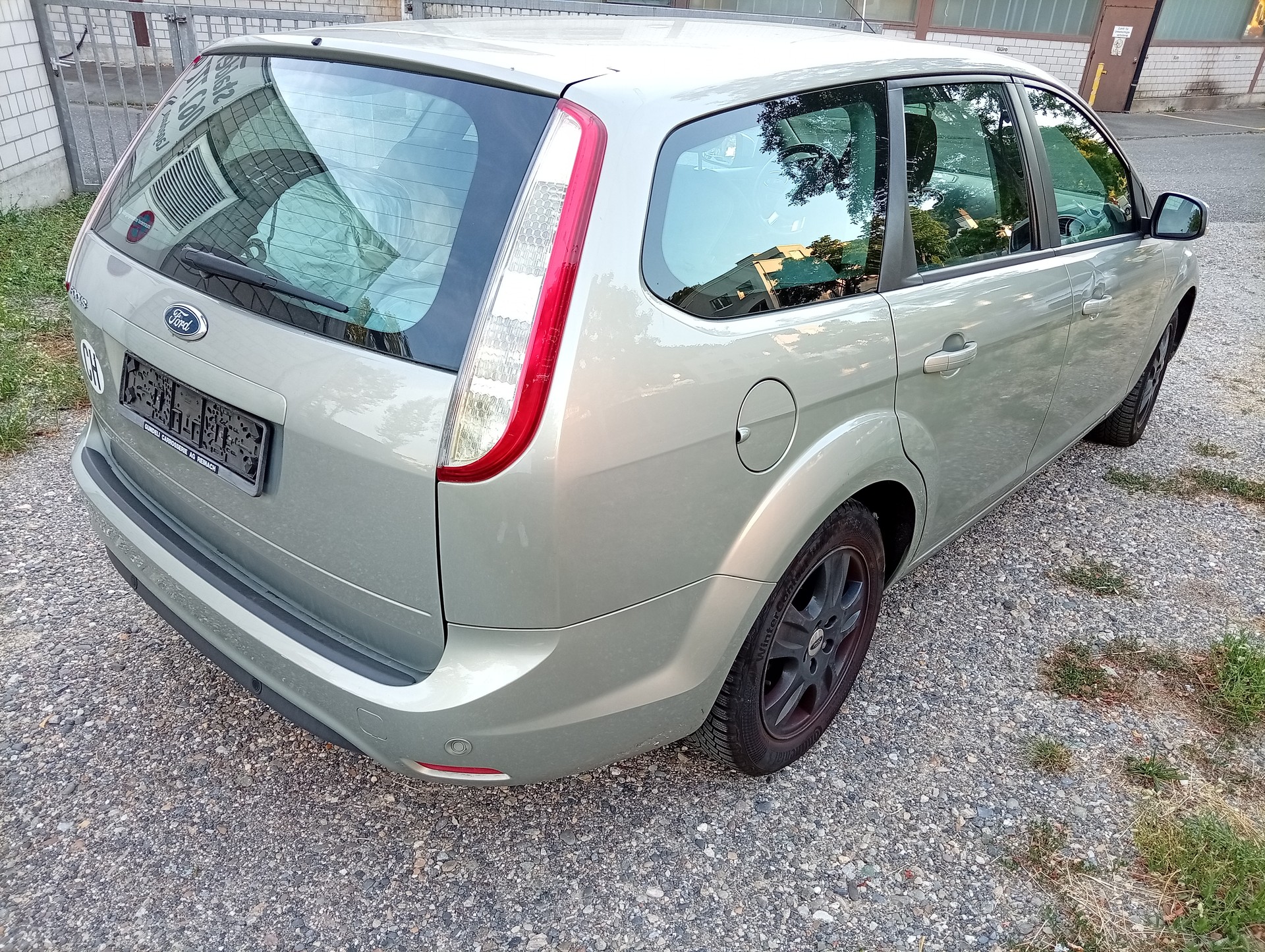 FORD Focus 2.0i Titanium-image-4