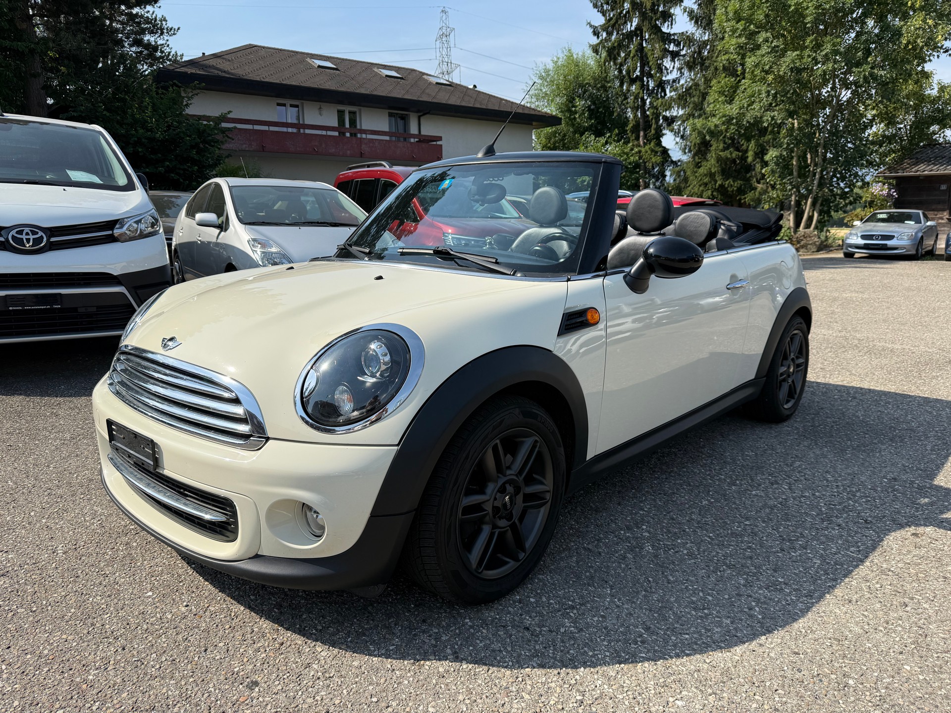 MINI Cooper Cabriolet-image-12