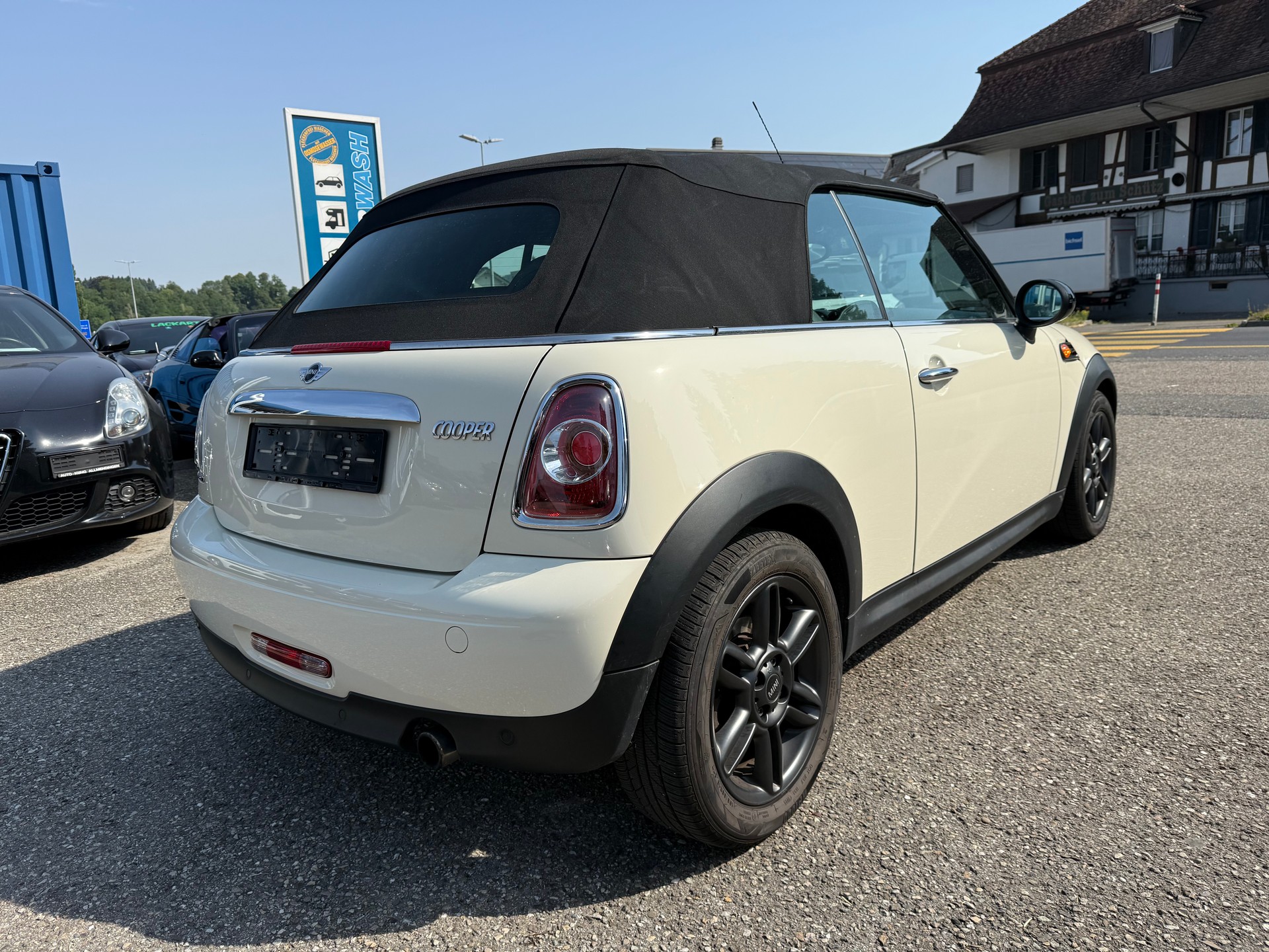 MINI Cooper Cabriolet-image-4