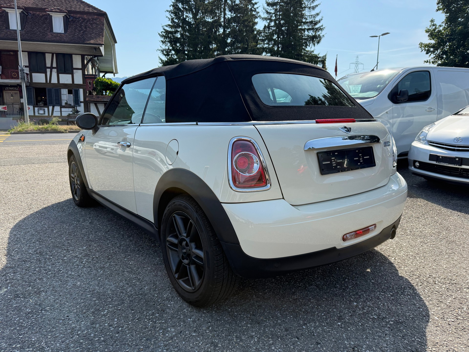 MINI Cooper Cabriolet-image-6
