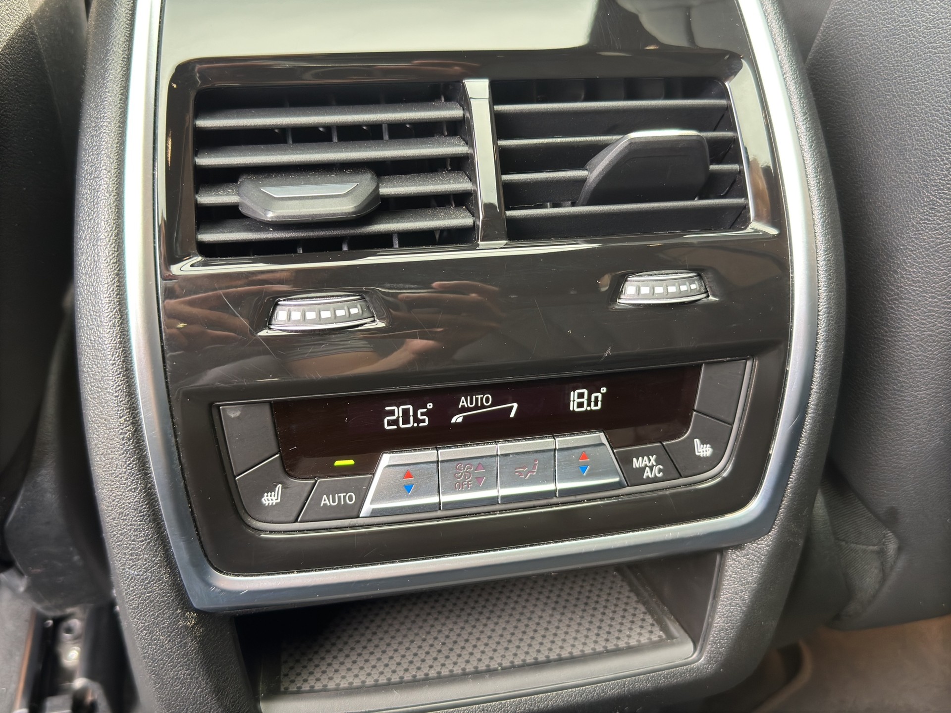 BMW X7 xDrive 48V 40i (CH) FACELIFT-image-24