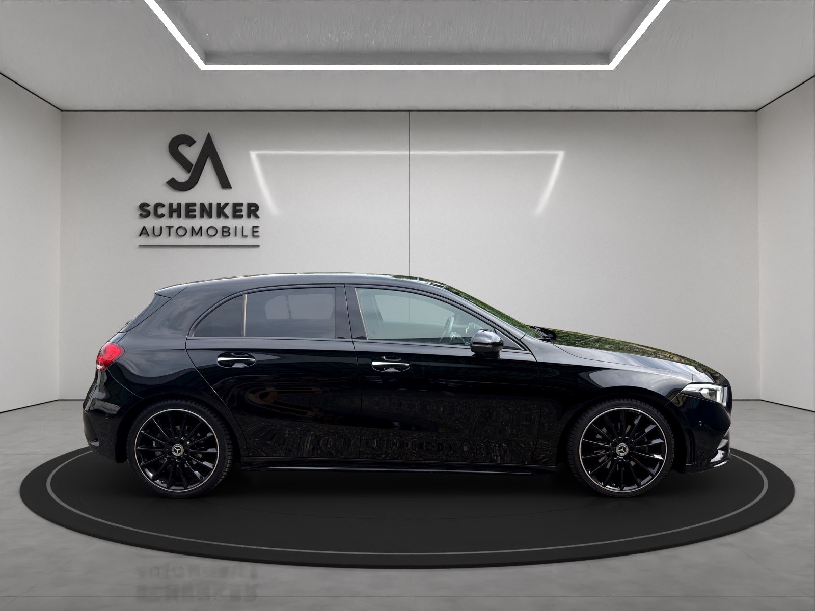 MERCEDES-BENZ A 180 d AMG Line-image-6