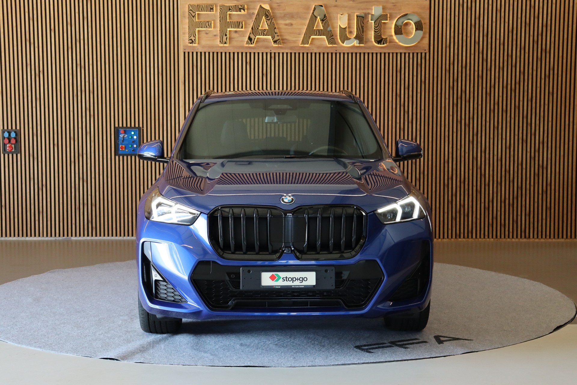 BMW X1 M Sport 25e xDrive paddles-showroom-element-3
