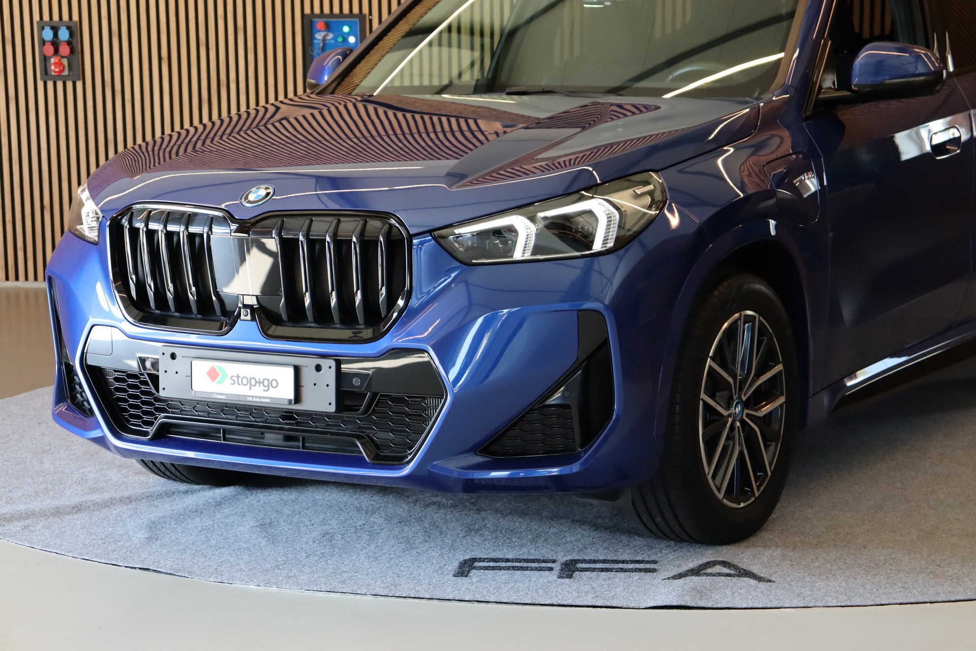 BMW X1 M Sport 25e xDrive paddles-showroom-element-1