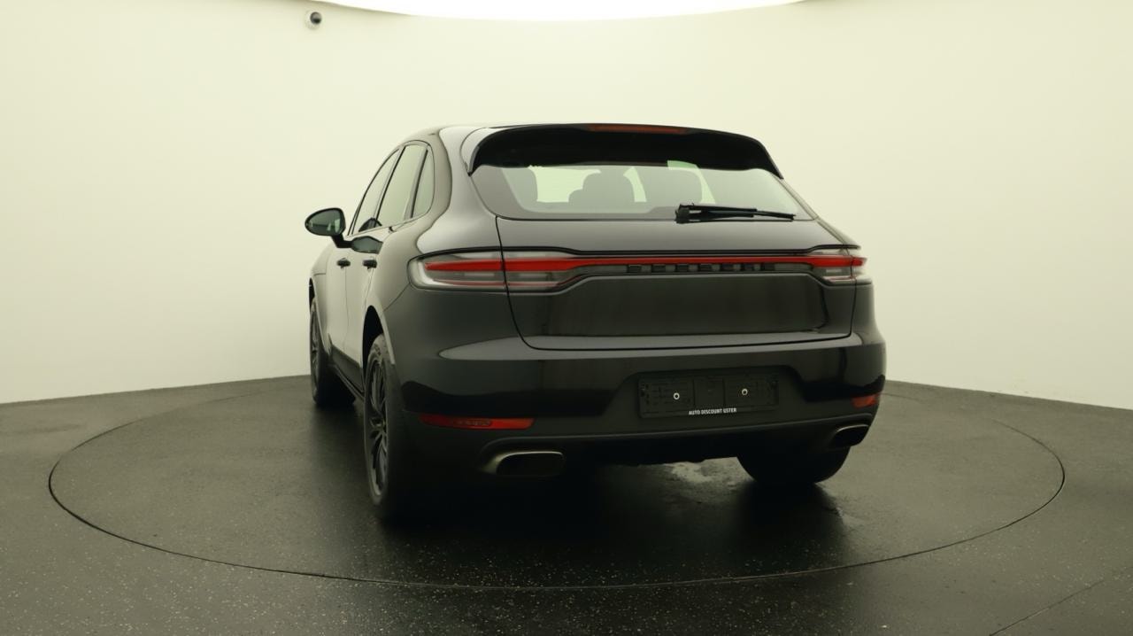 PORSCHE Macan PDK-showroom-element-3