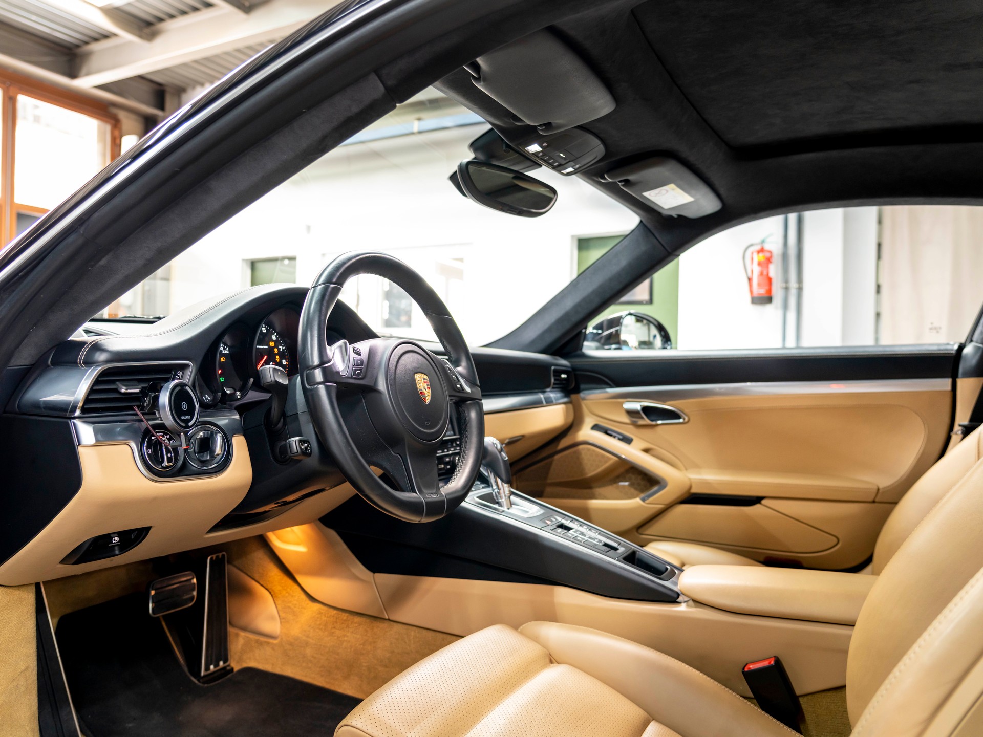 PORSCHE 911 Carrera 4 PDK-image-13