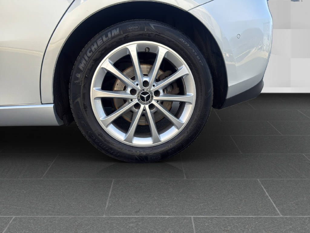 MERCEDES-BENZ B 220 Progressive 4matic-image-7
