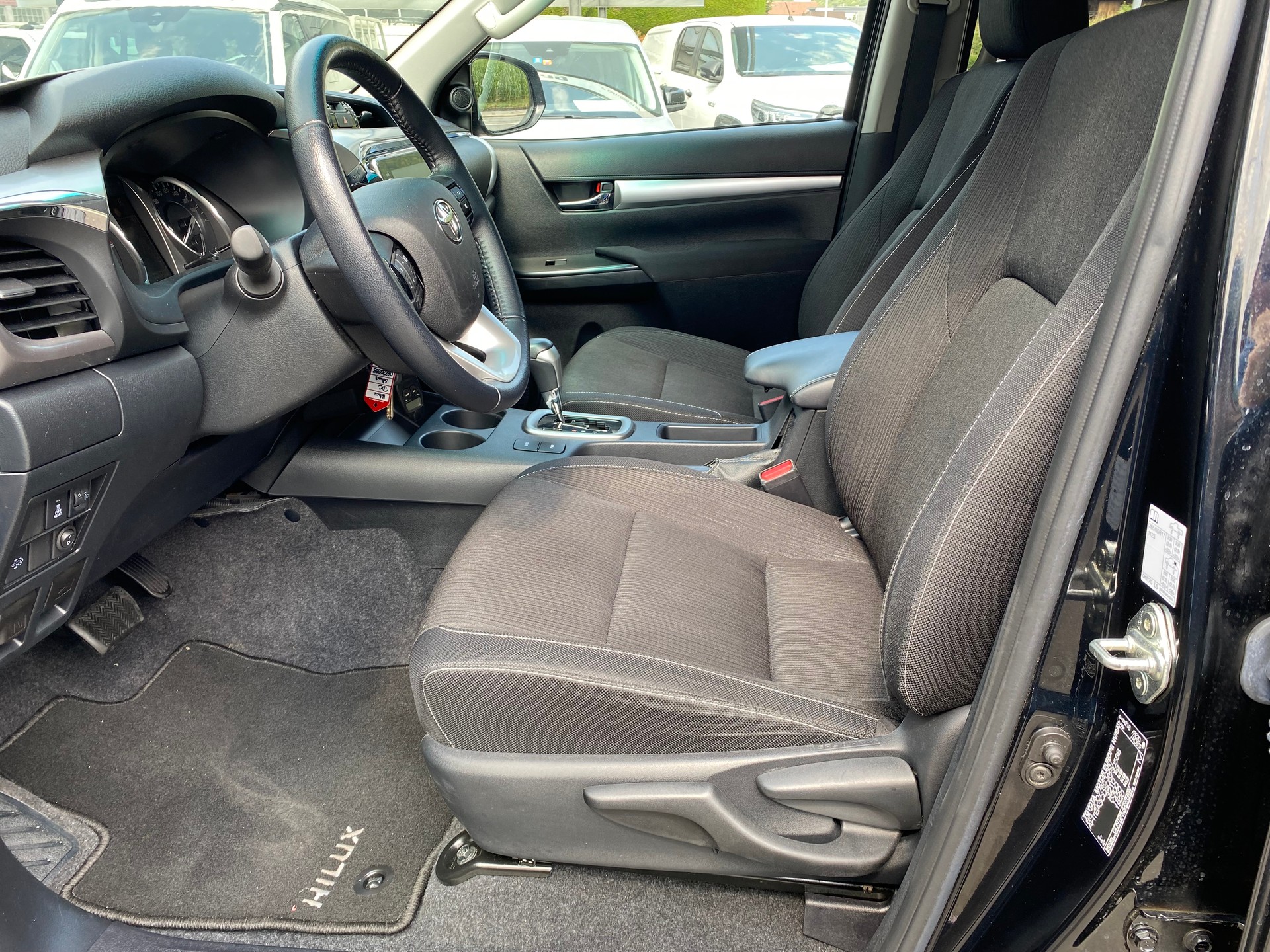 TOYOTA Hilux 2.8D-4D Style Double Cab 4x4 A-image-2