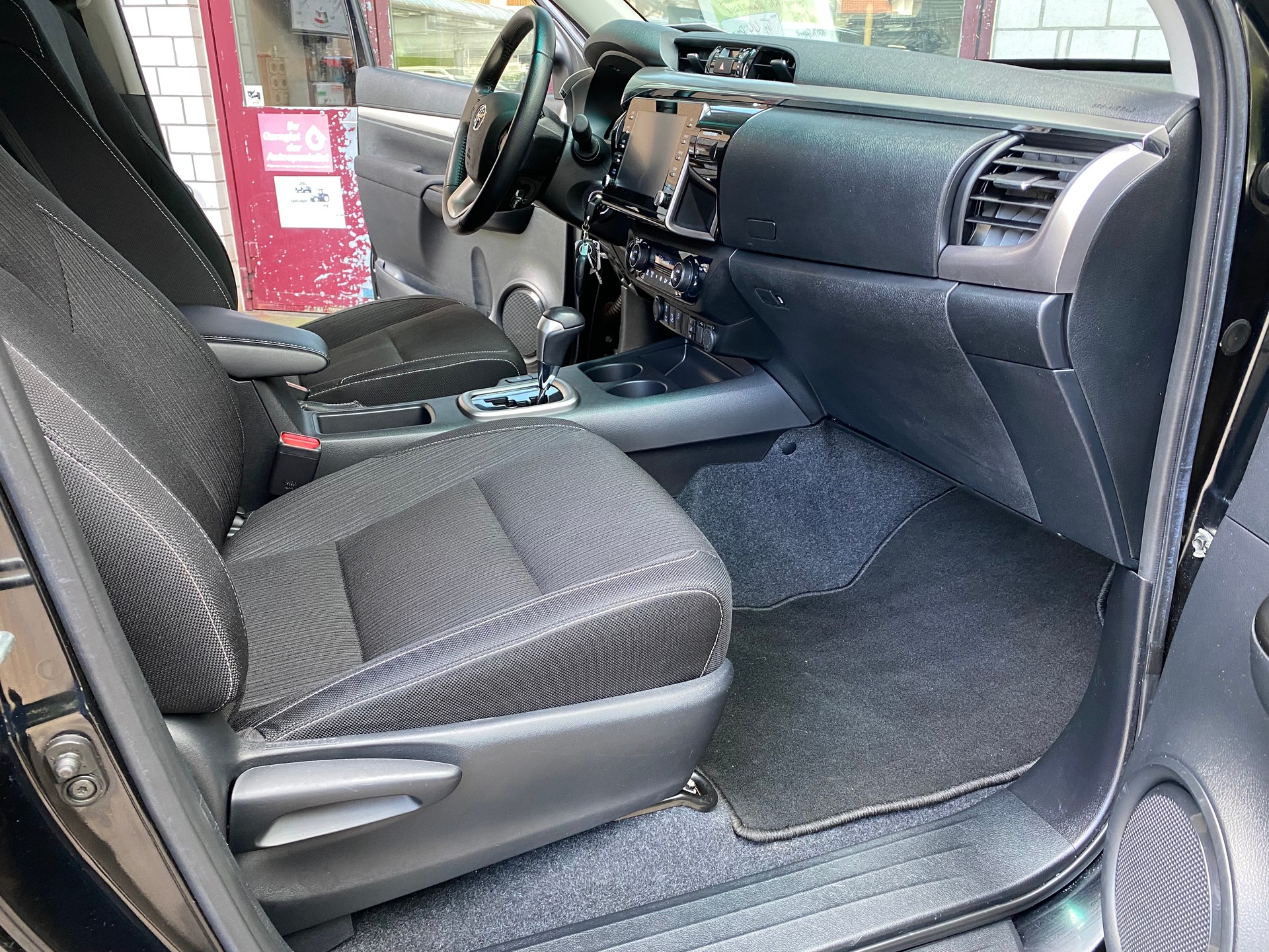 TOYOTA Hilux 2.8D-4D Style Double Cab 4x4 A-image-5