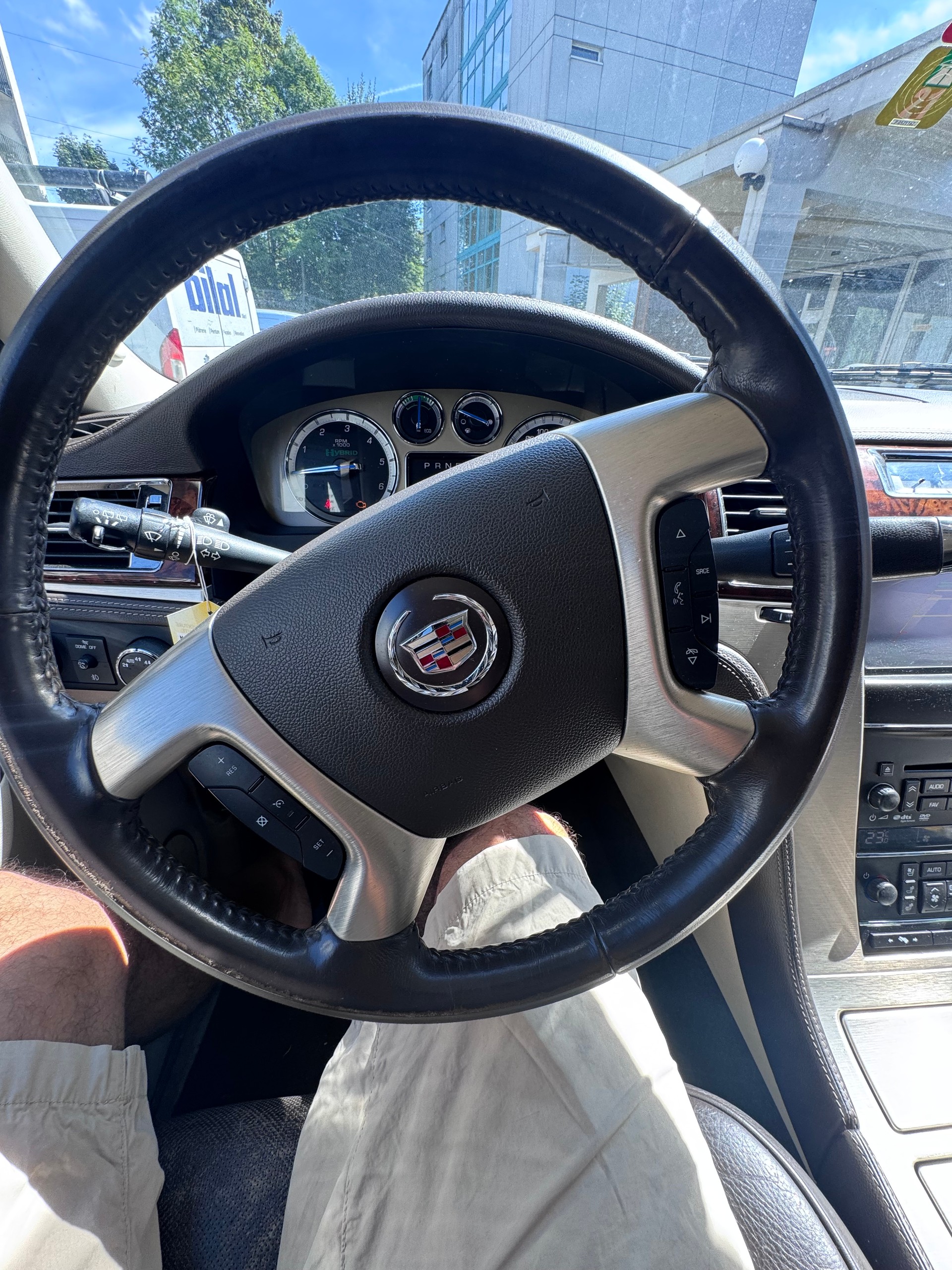CADILLAC Escalade 6.0 Hybrid Platinum Edition-image-8