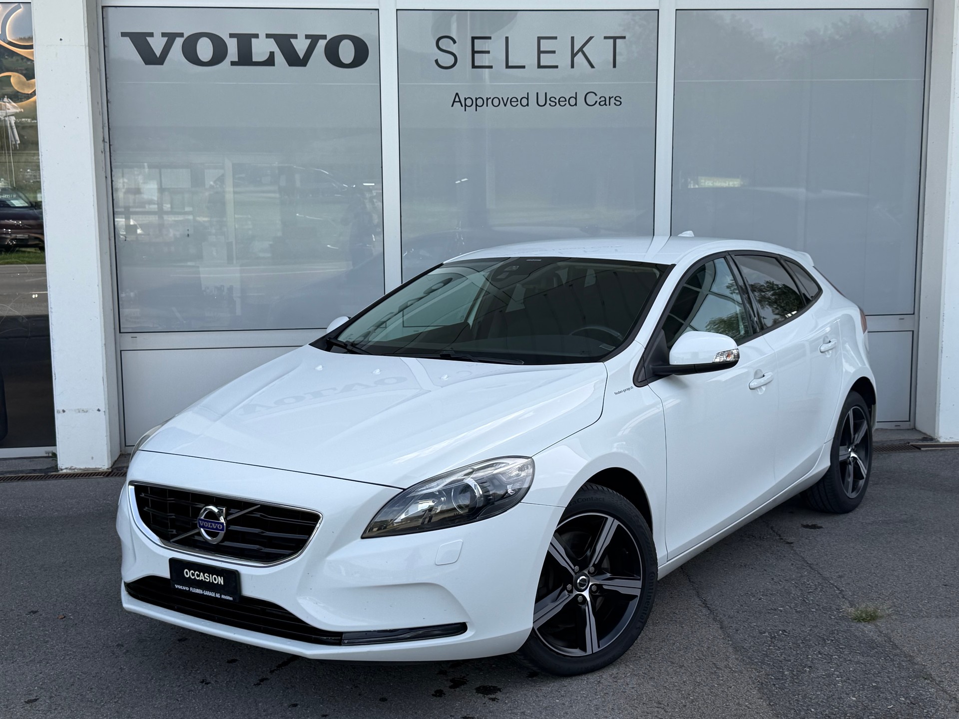 VOLVO V40 D3
