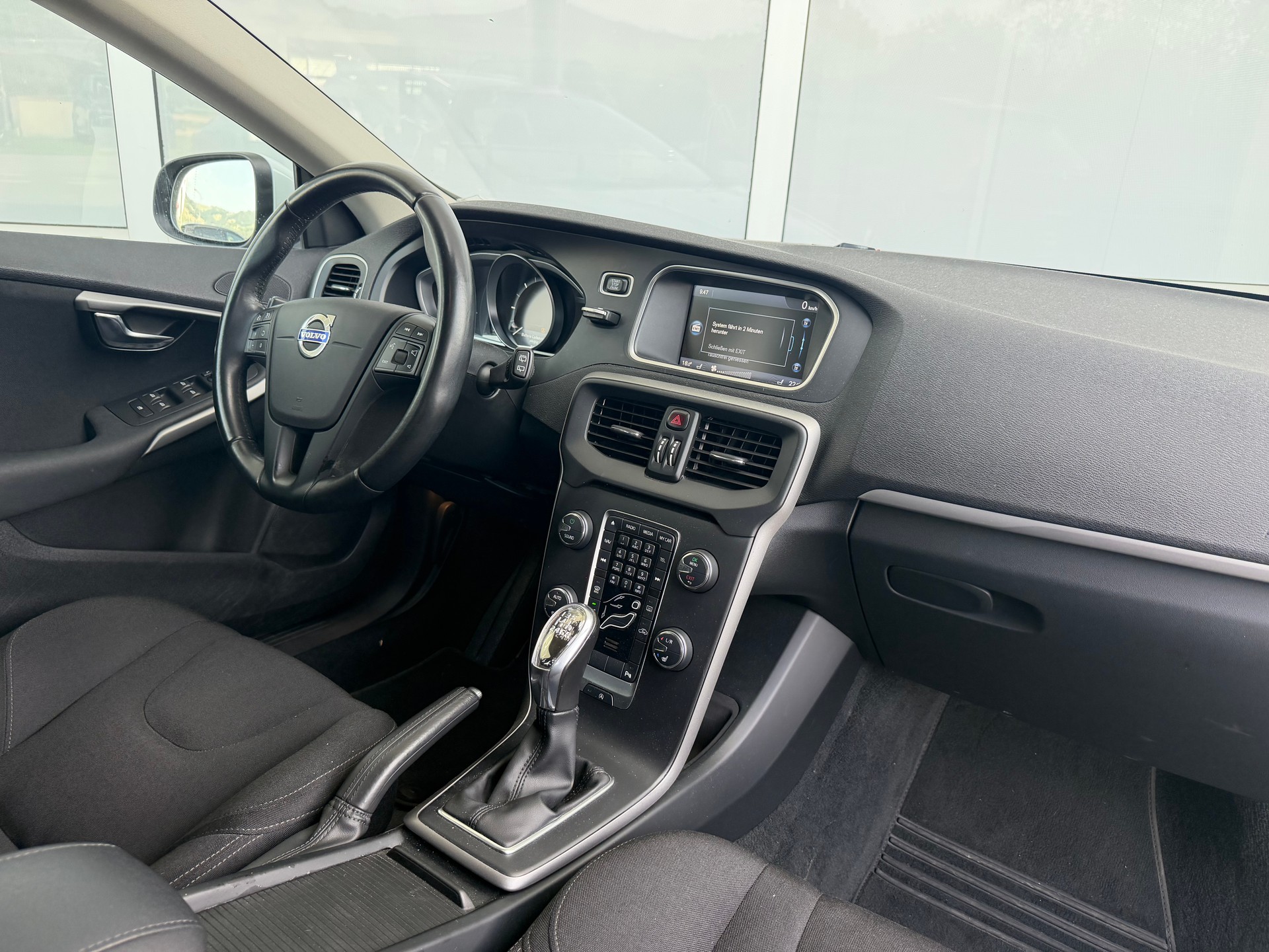 VOLVO V40 D3-showroom-element-2